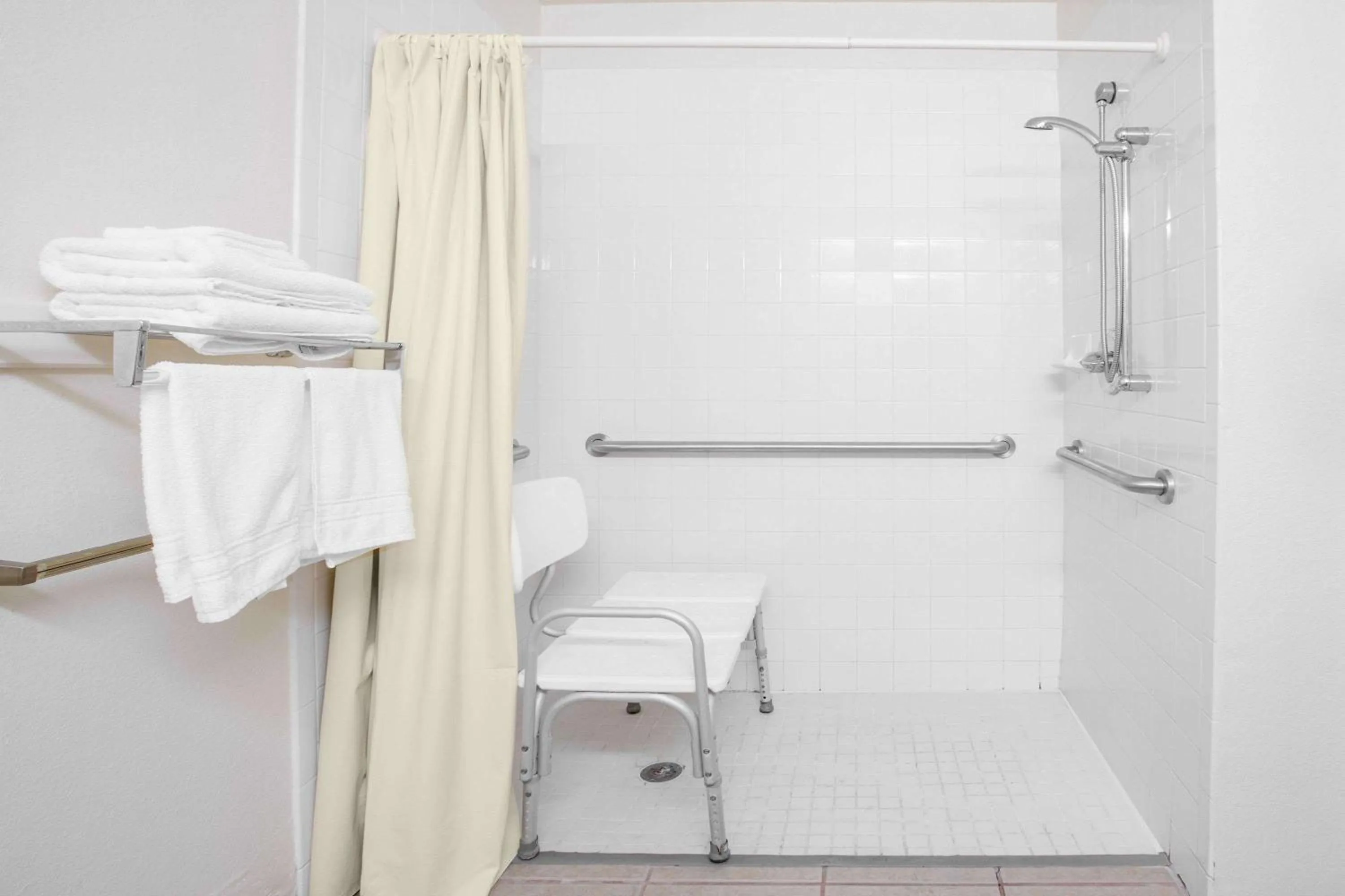 Bathroom in Quality Inn Sallisaw