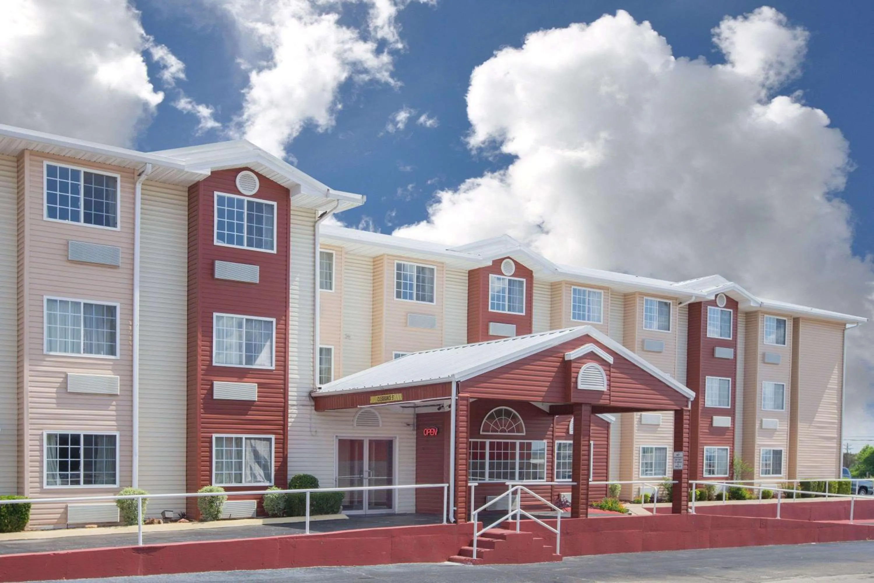 Property building in Quality Inn Sallisaw