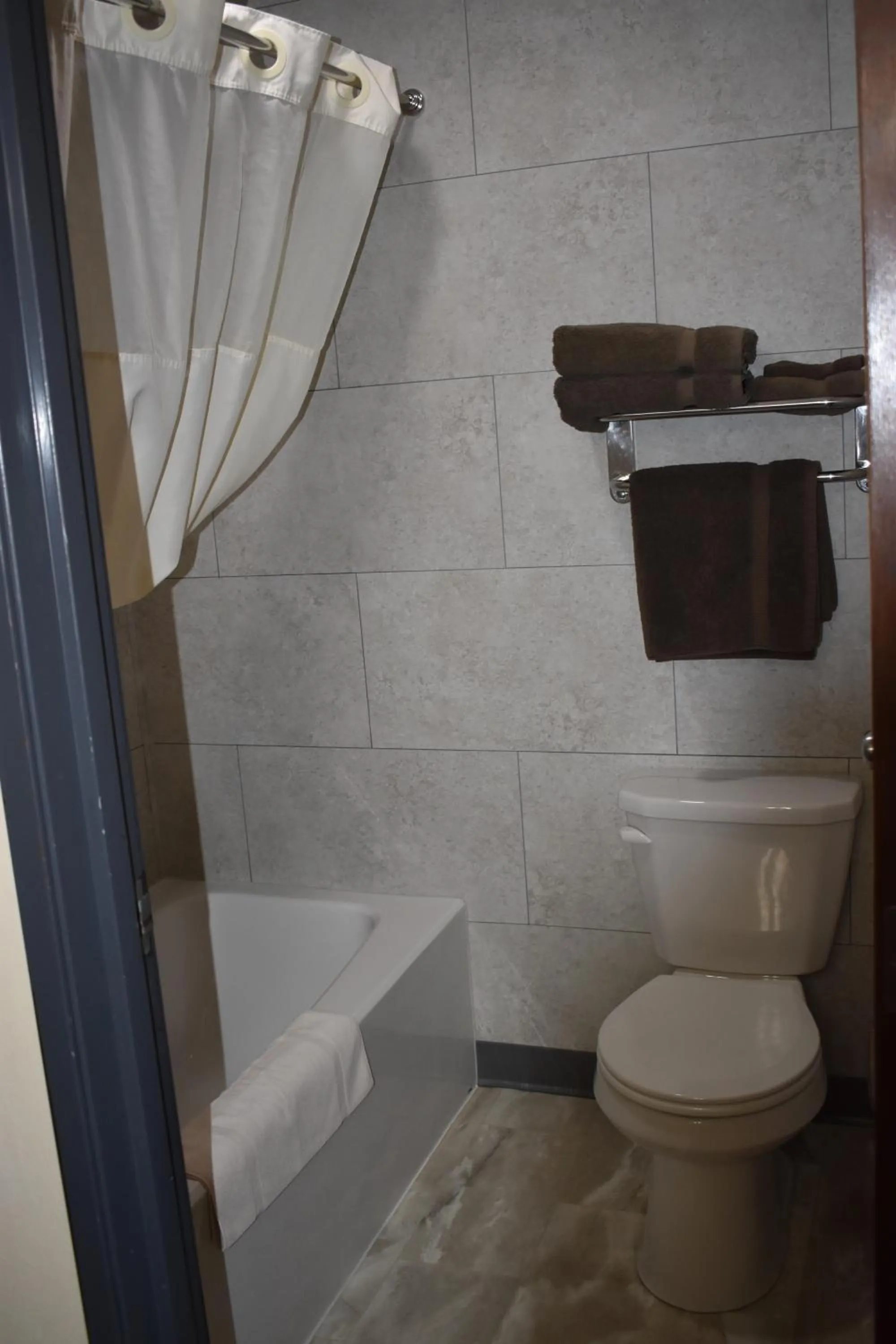 Shower in Heartland Hotel & Suites