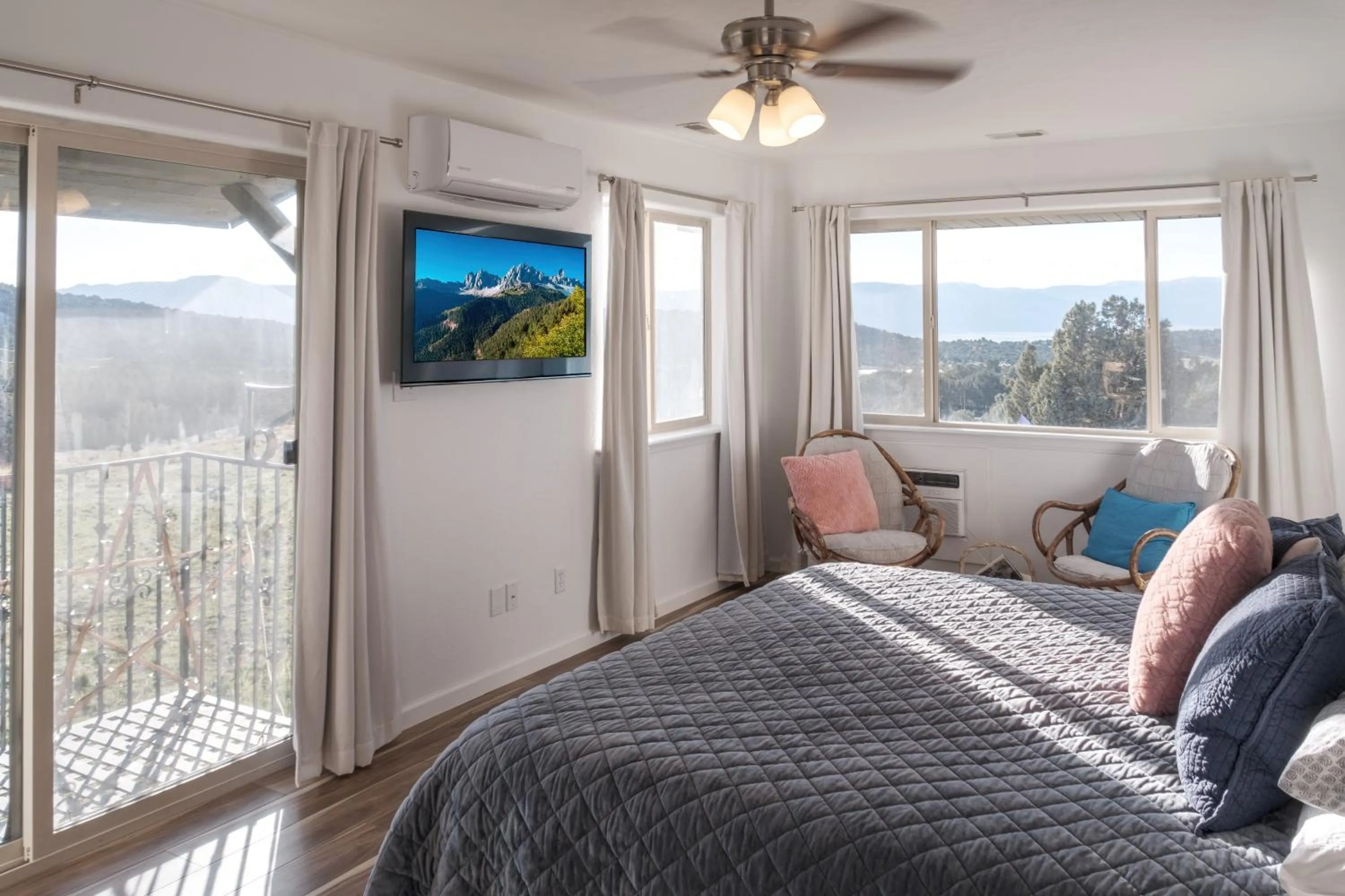 Bed in The Harmony Studio at Wind Walker Homestead