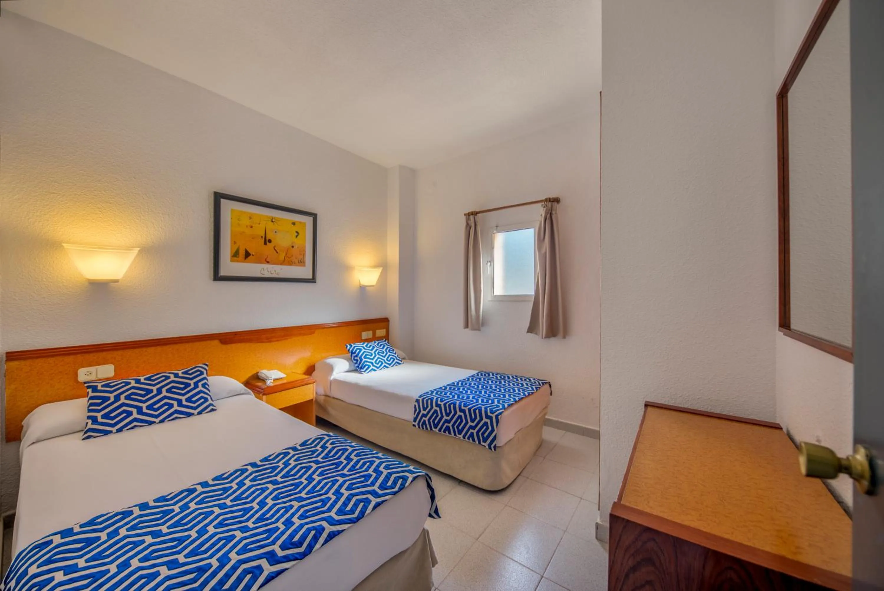 Bedroom, Bed in Globales Gardenia