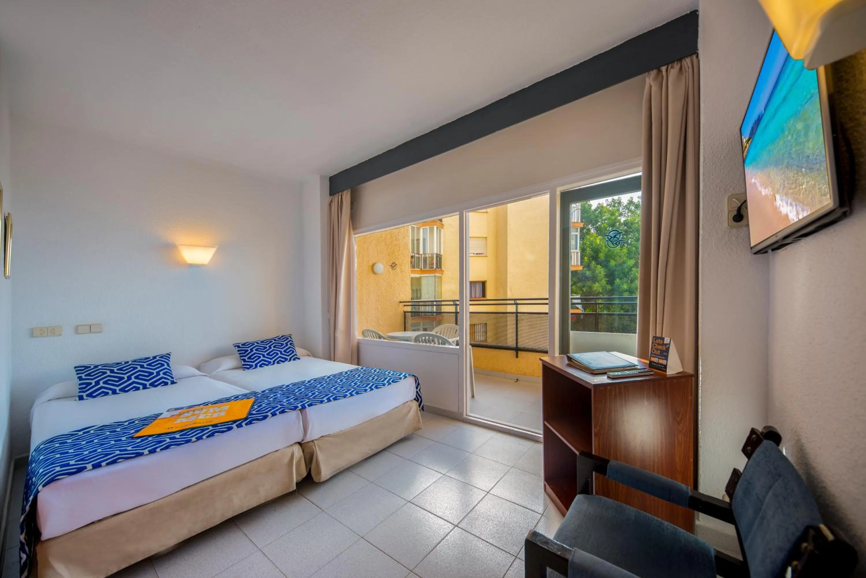 Balcony/Terrace, Bed in Globales Gardenia