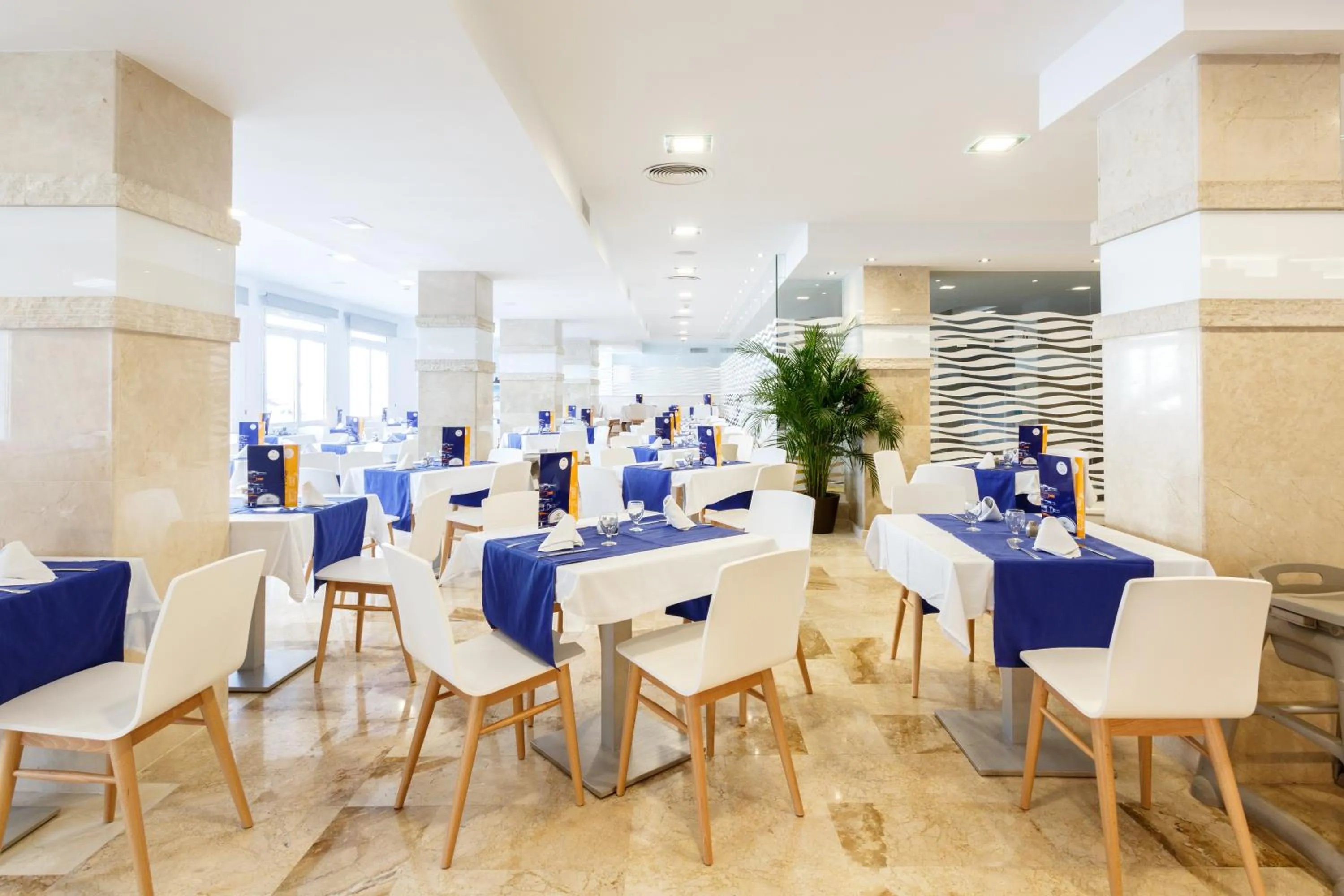 Restaurant/places to eat in Globales Gardenia