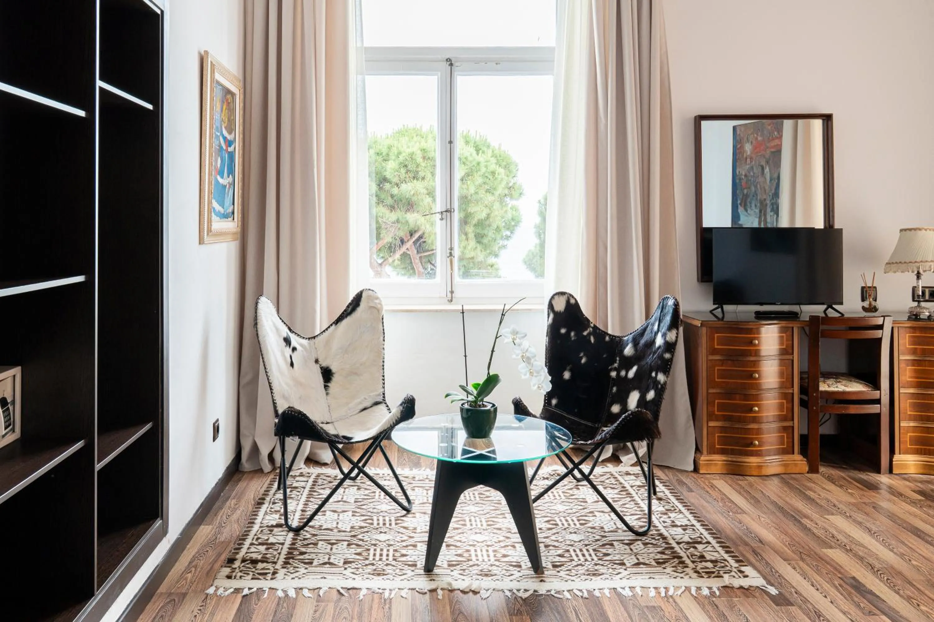 Decorative detail in Hotel Roger de Flor by Seleqtta