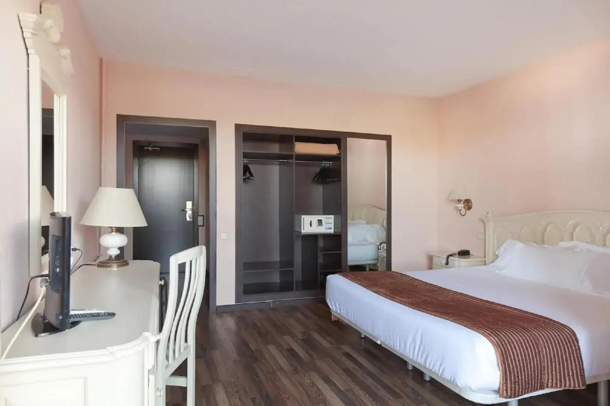 Bed in Hotel Roger de Flor by Seleqtta Bed in Hotel Roger de Flor by Seleqtta