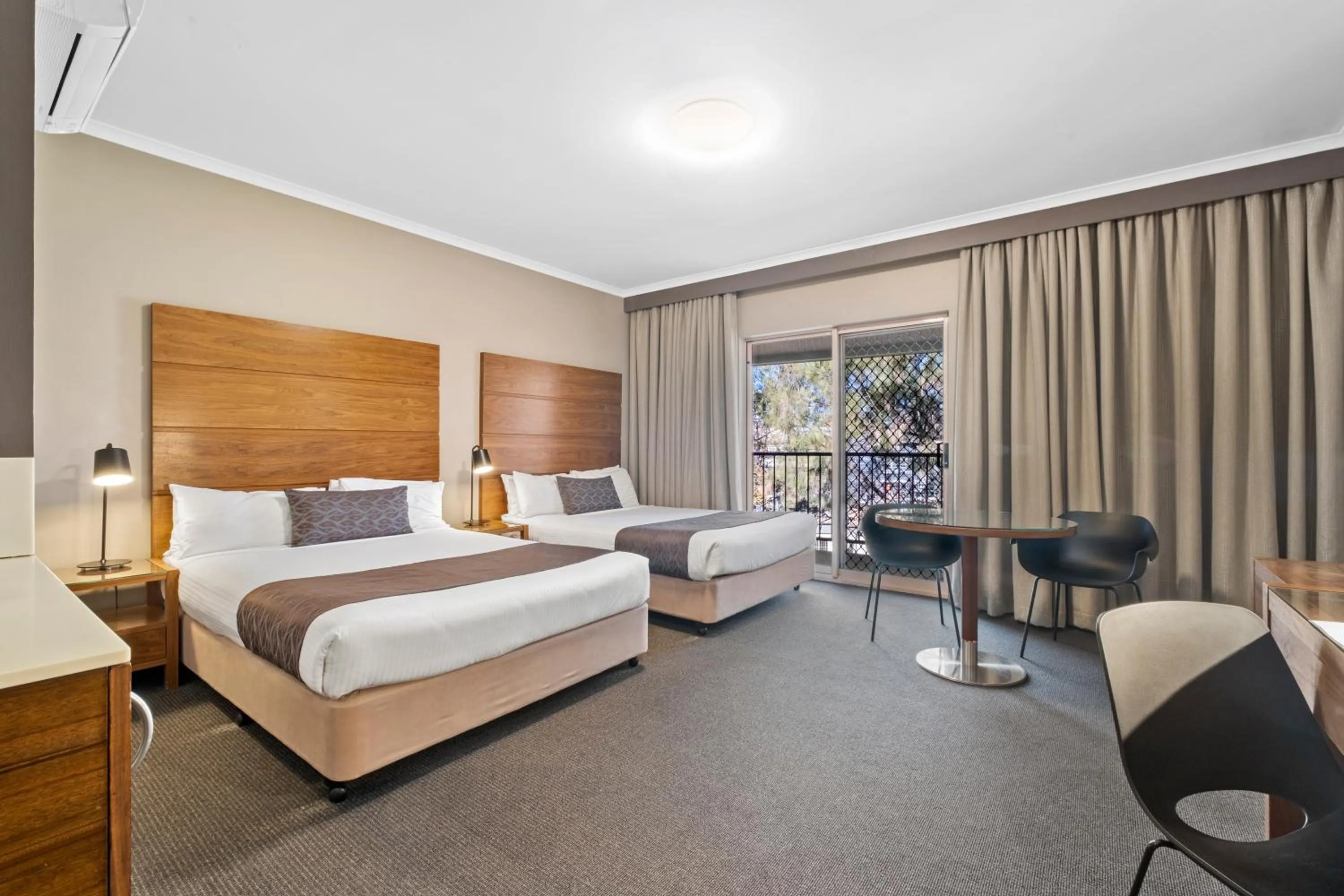 Bed in Quality Hotel Dickson