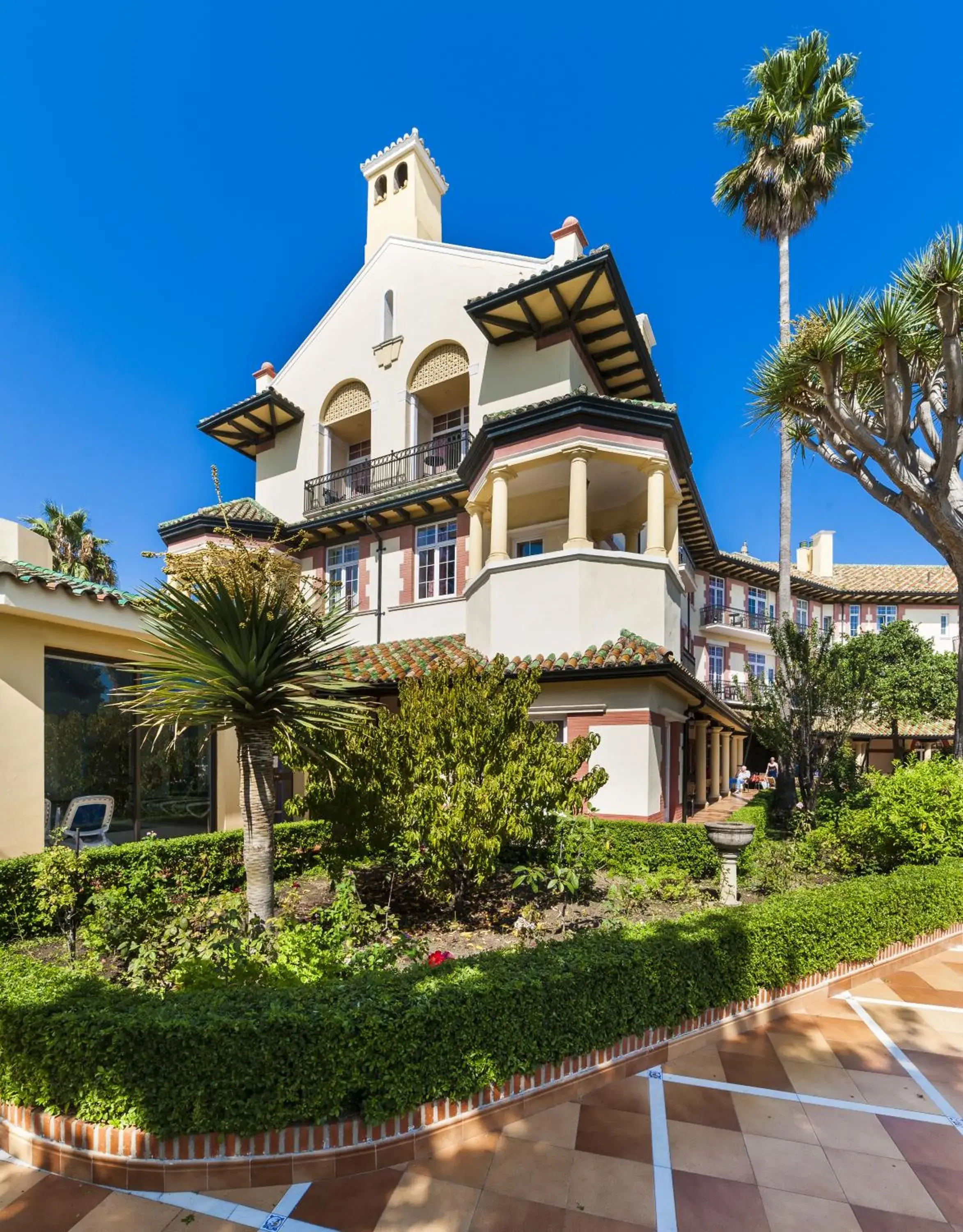 Facade/entrance in Globales Reina Cristina Facade/entrance in Globales Reina Cristina