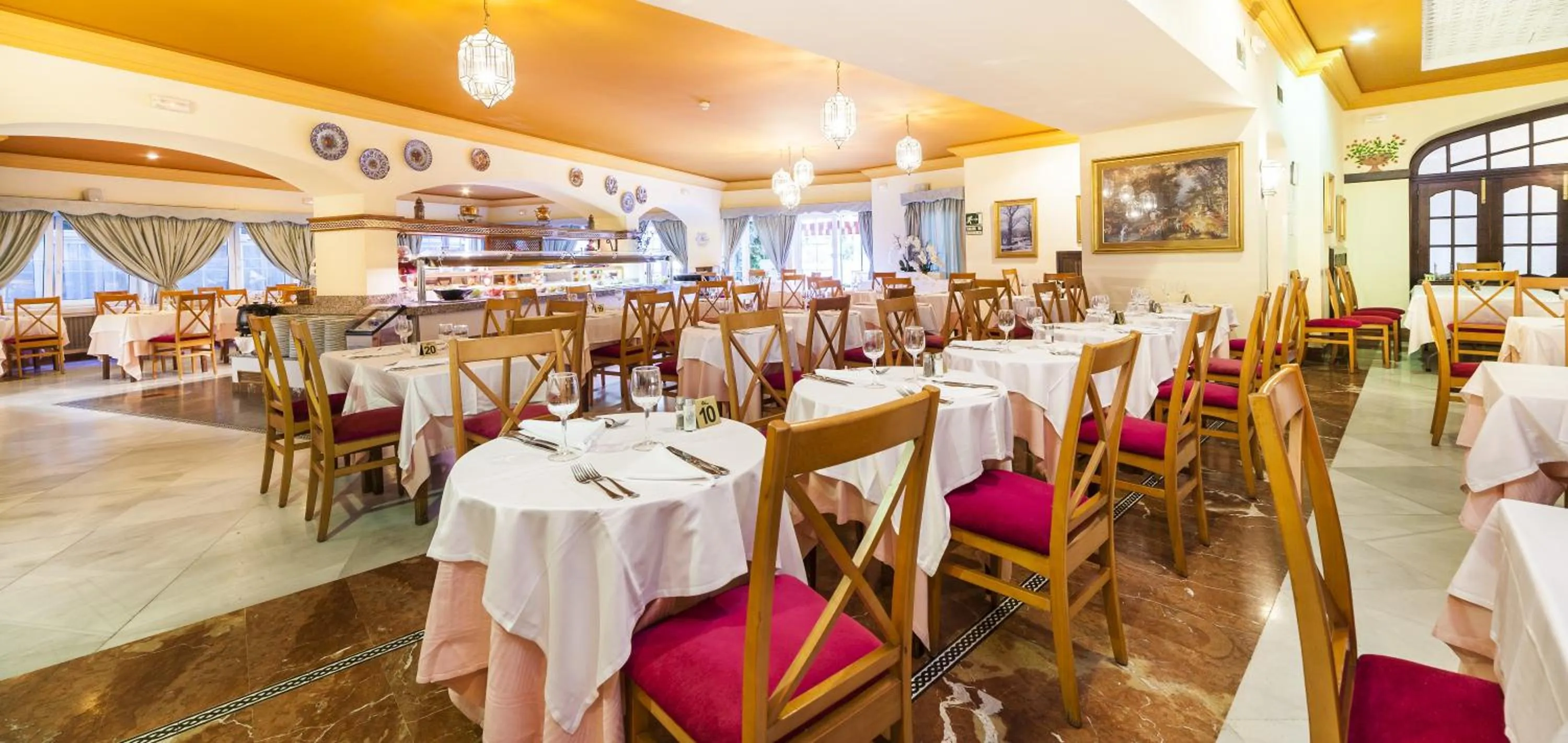 Restaurant/places to eat in Globales Reina Cristina