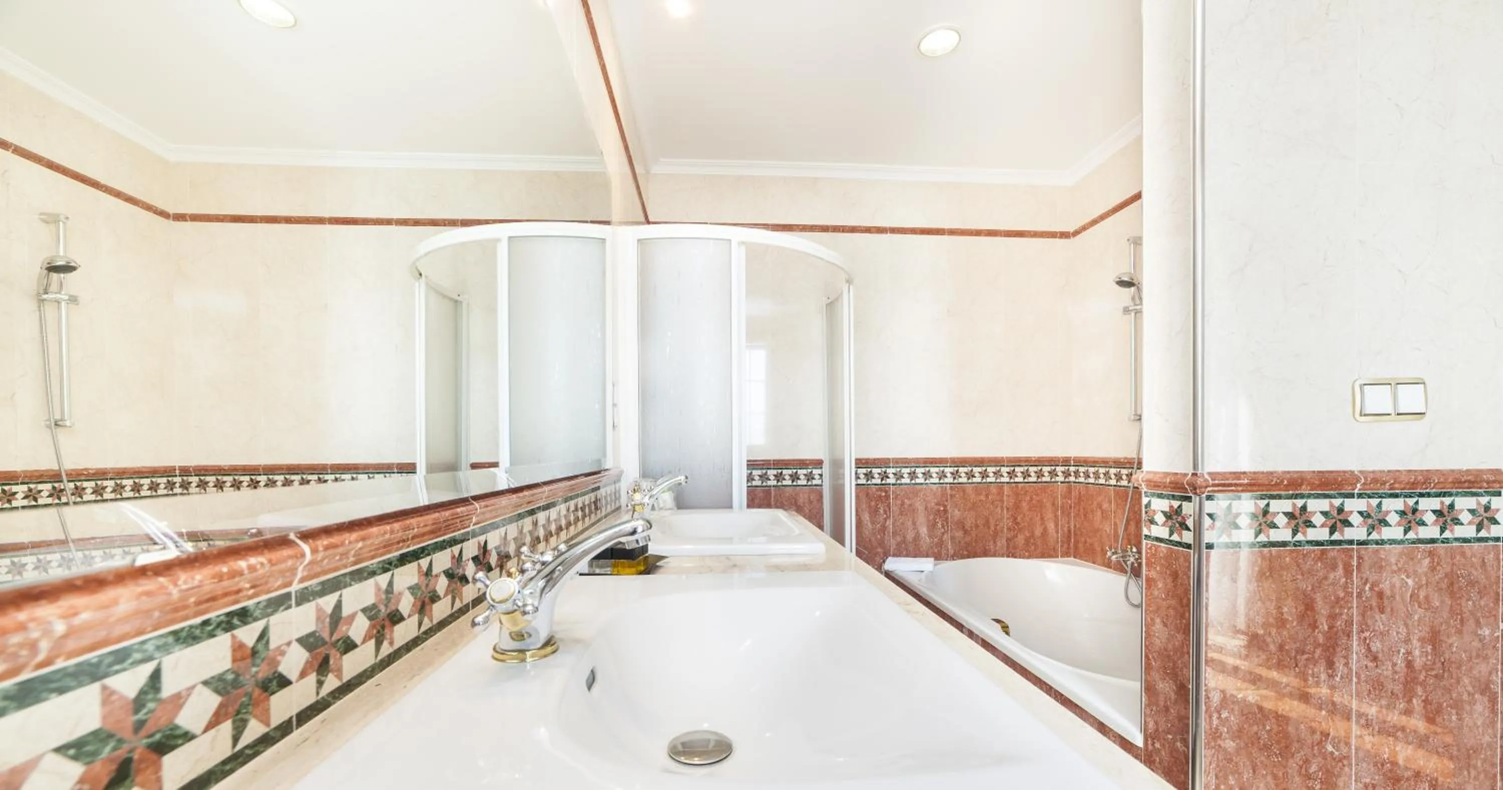 Bathroom in Globales Reina Cristina