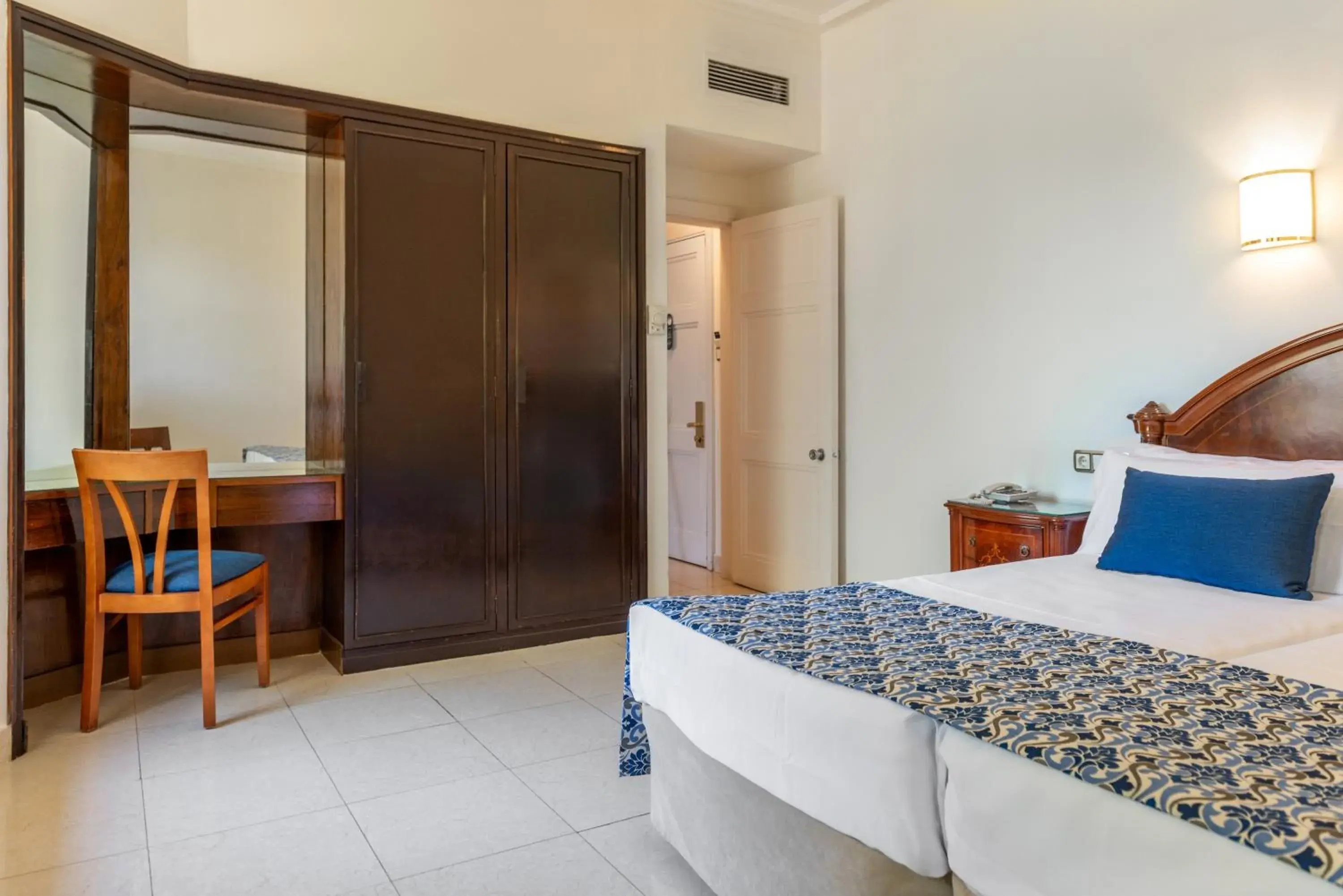 Double or Twin Room in Globales Reina Cristina Double or Twin Room in Globales Reina Cristina