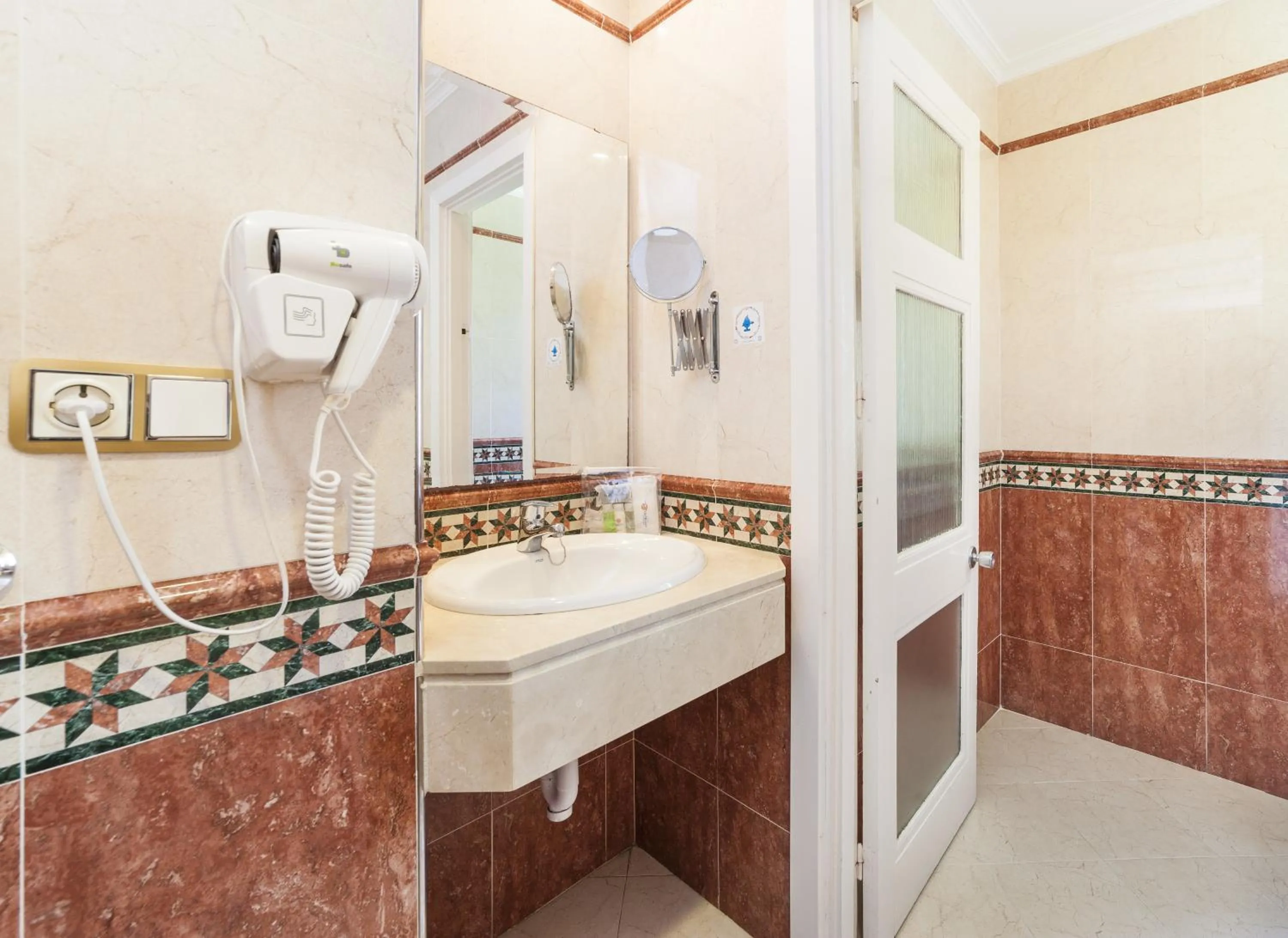 Bathroom in Globales Reina Cristina