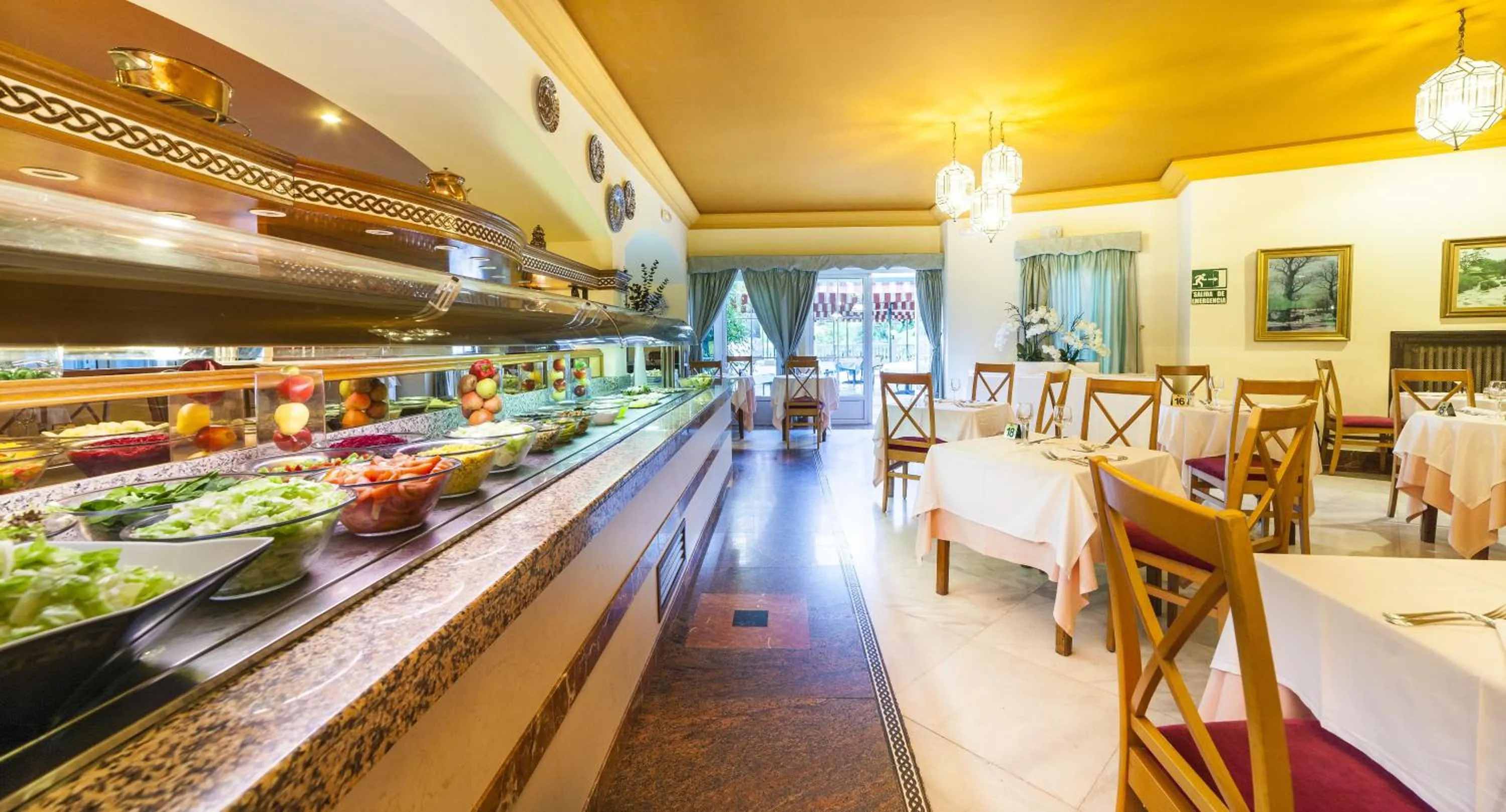 Restaurant/places to eat in Globales Reina Cristina