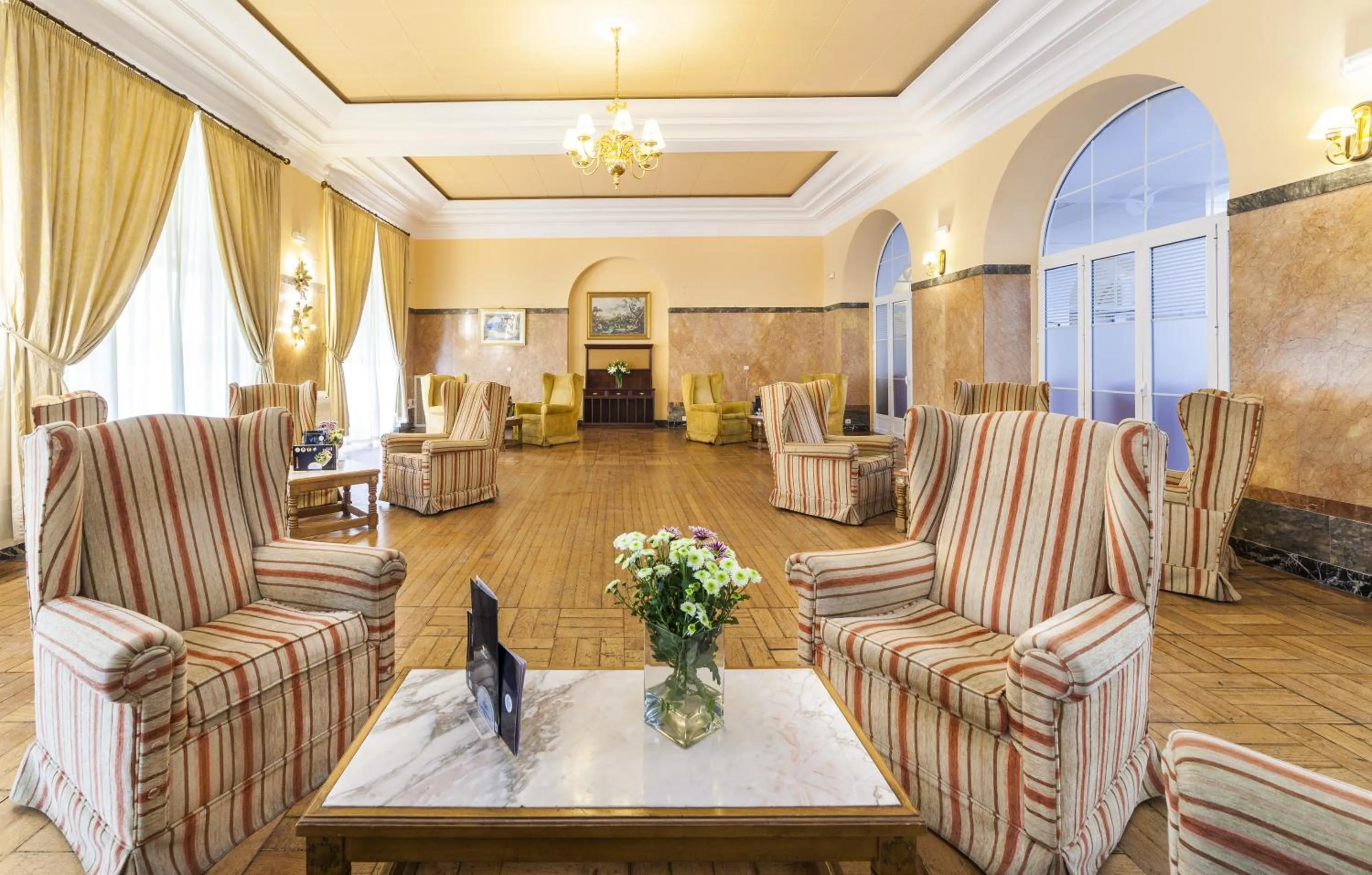 Communal lounge/ TV room in Globales Reina Cristina