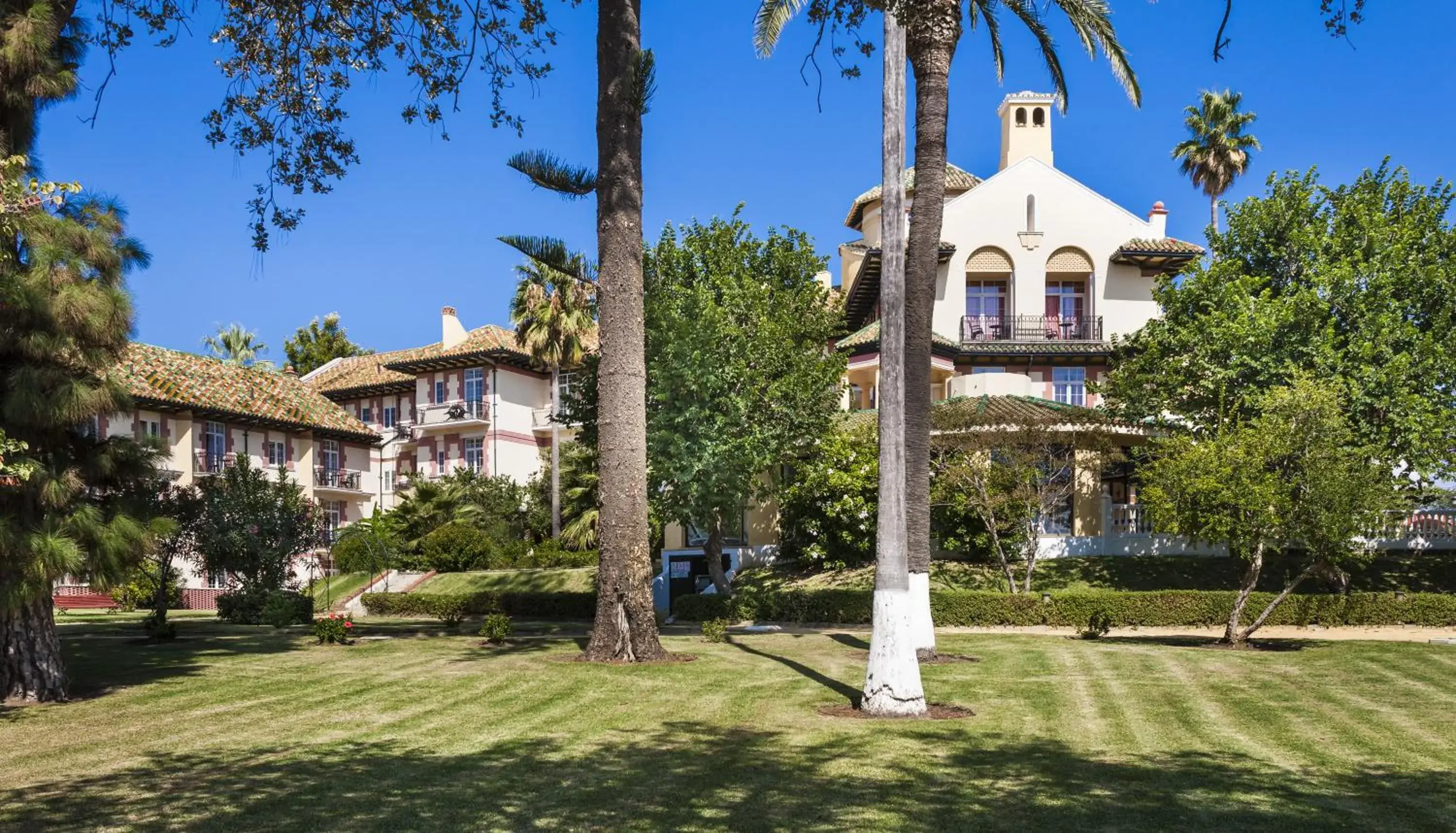 Facade/entrance in Globales Reina Cristina Facade/entrance in Globales Reina Cristina