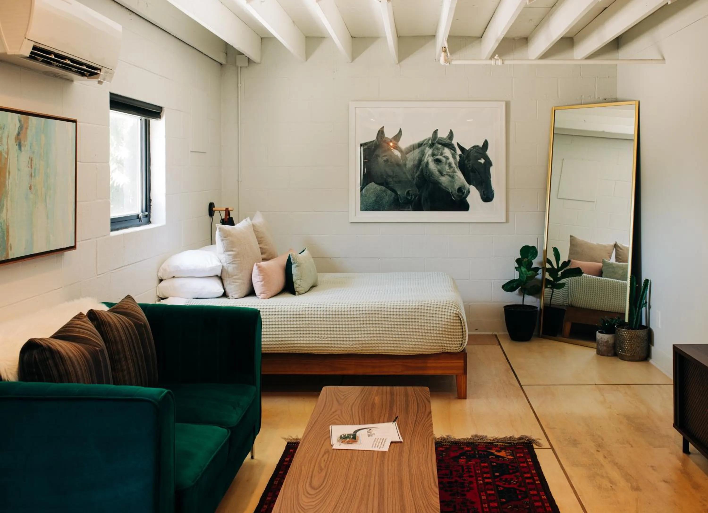 Seating area, Bed in Stellar Suites