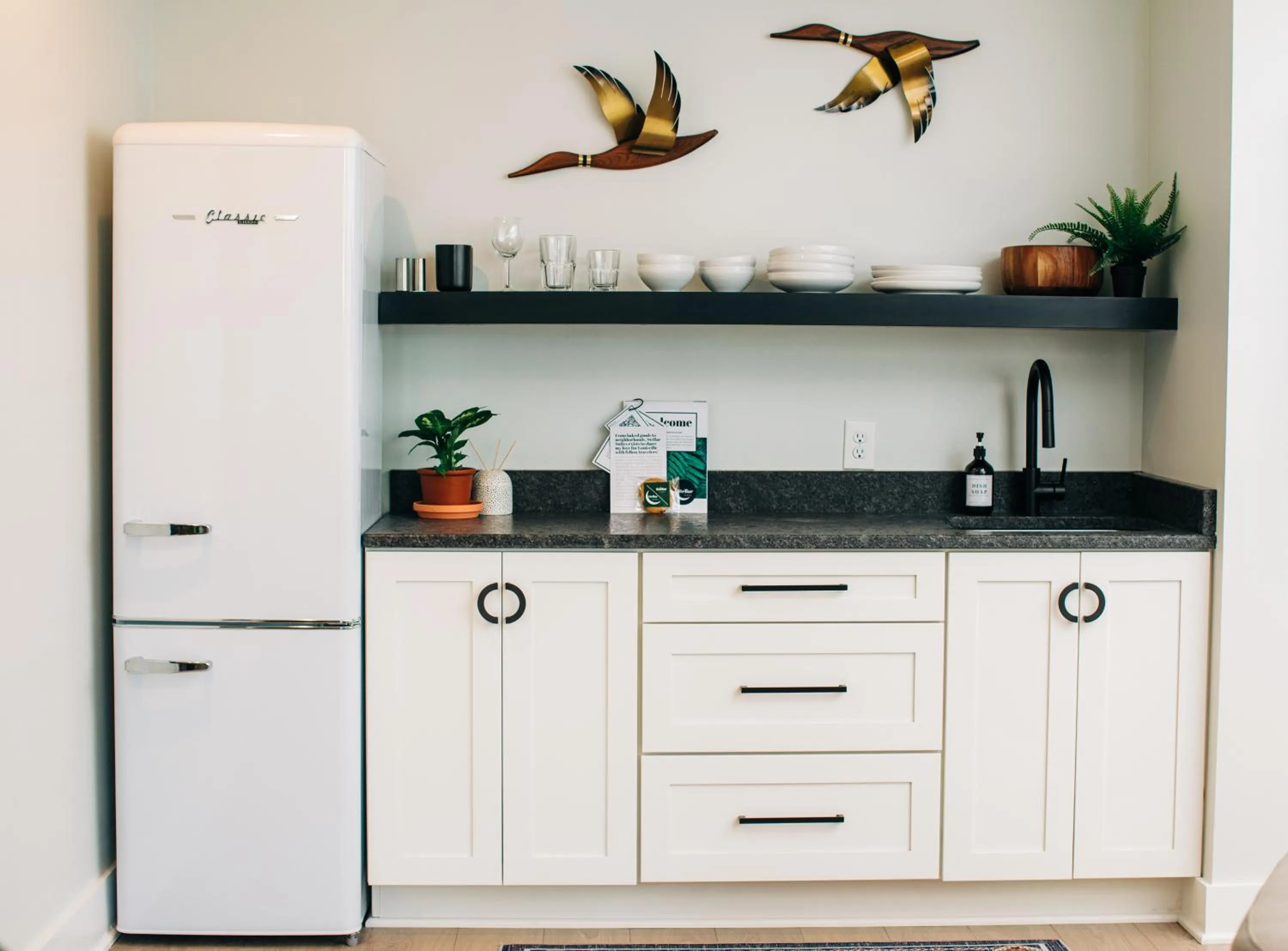 Kitchen or kitchenette in Stellar Suites