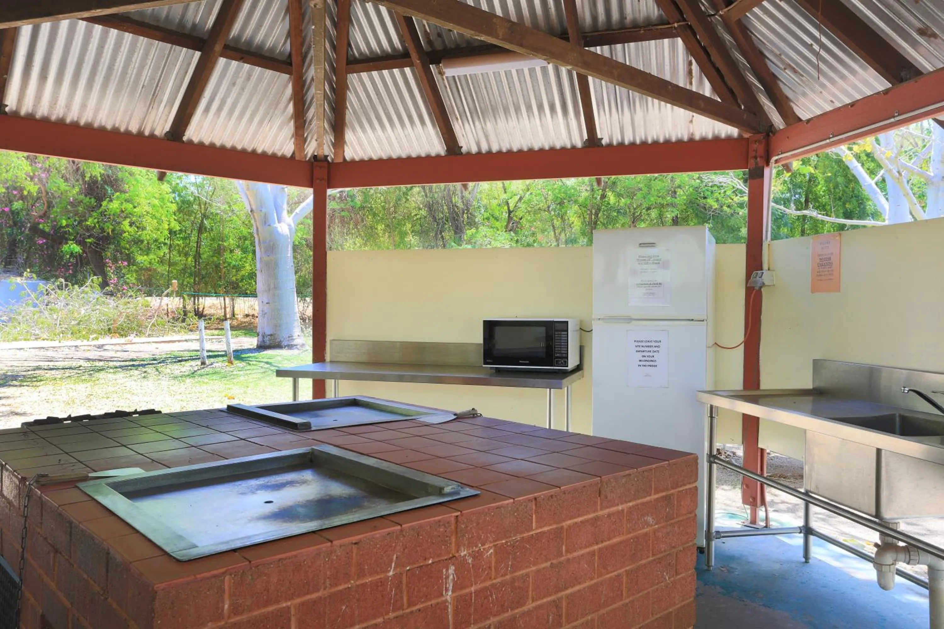 BBQ facilities in Discovery Parks - Lake Kununurra