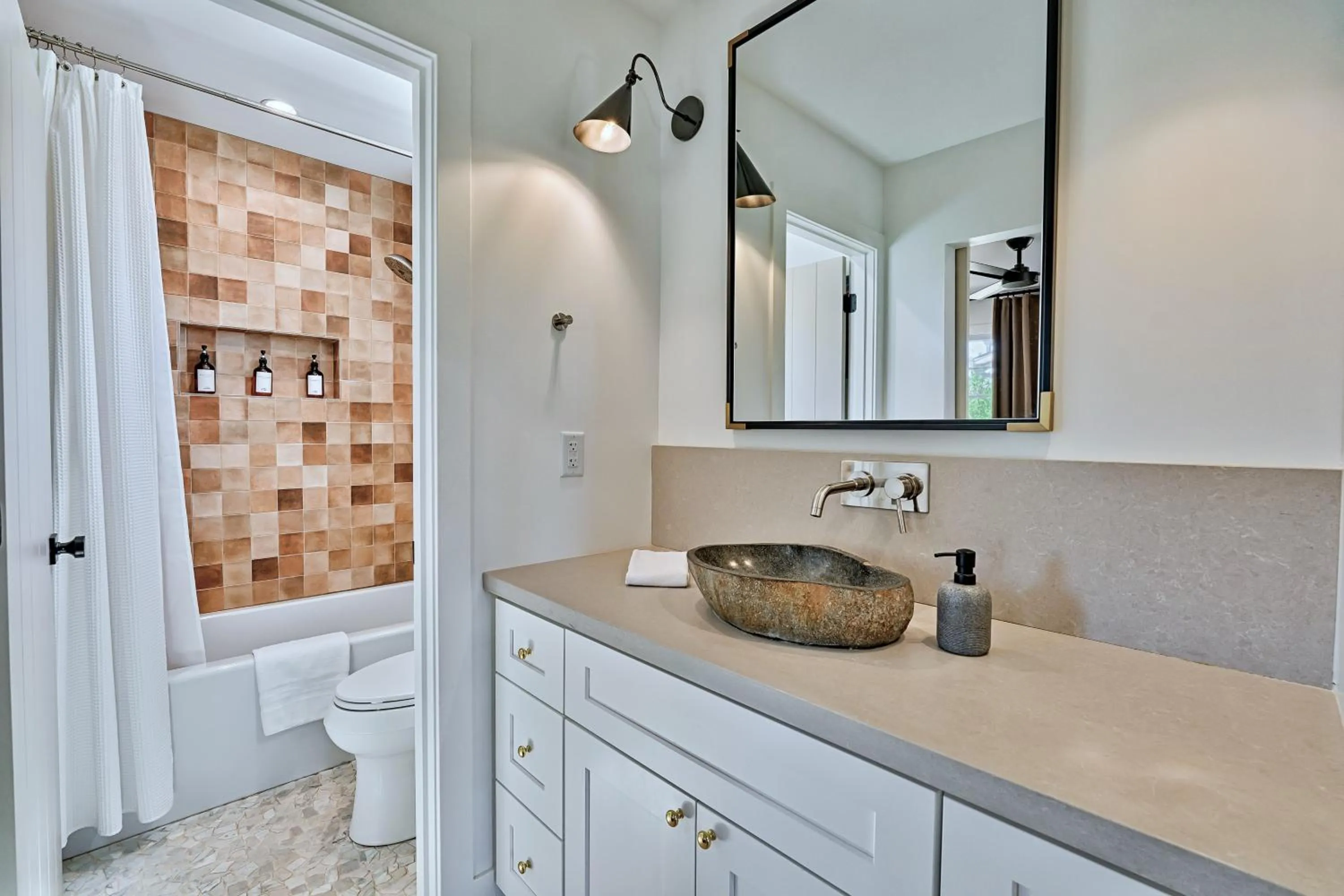 Bathroom in Inn History Grand Canyon Cabin