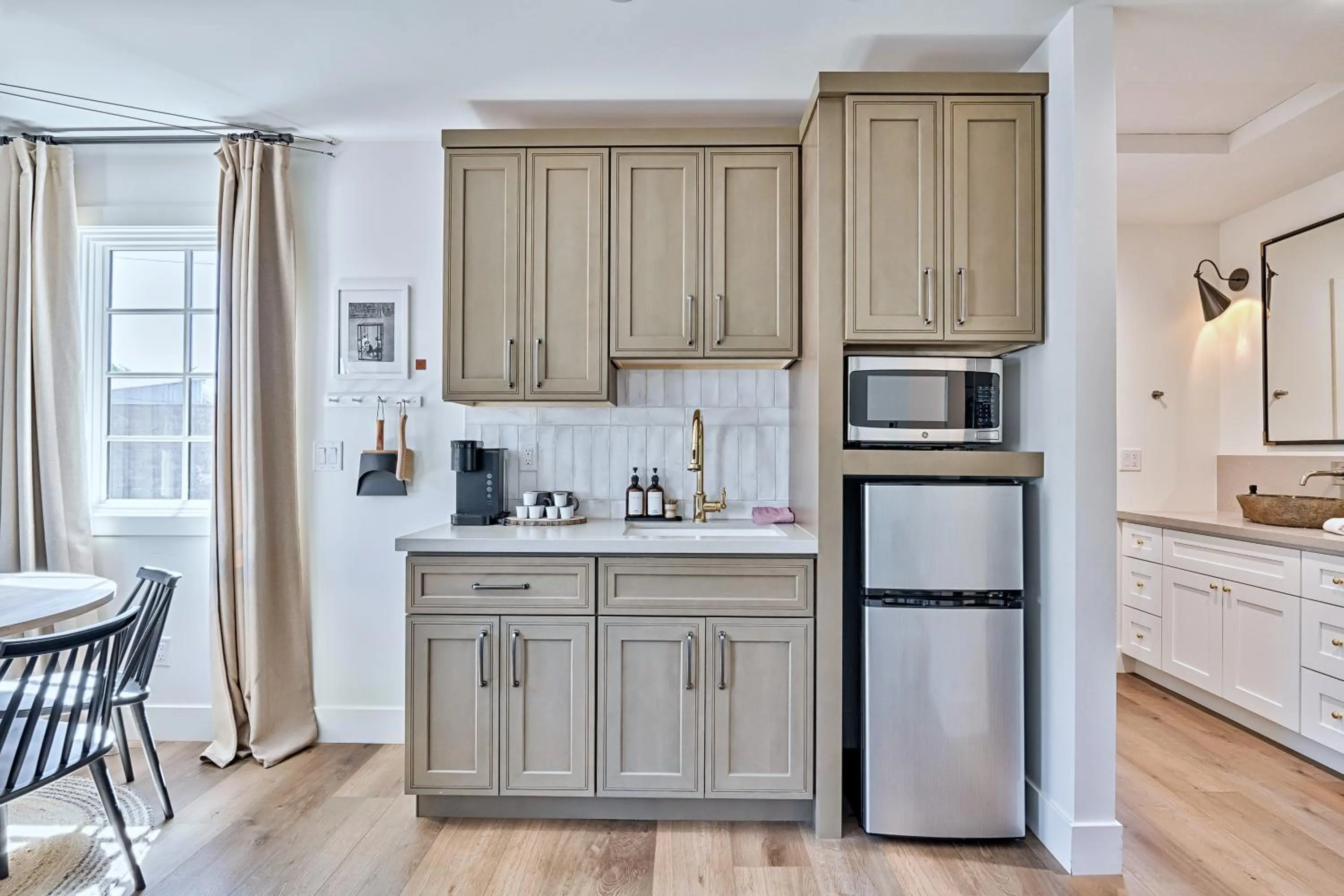 Kitchen or kitchenette in Inn History Grand Canyon Cabin