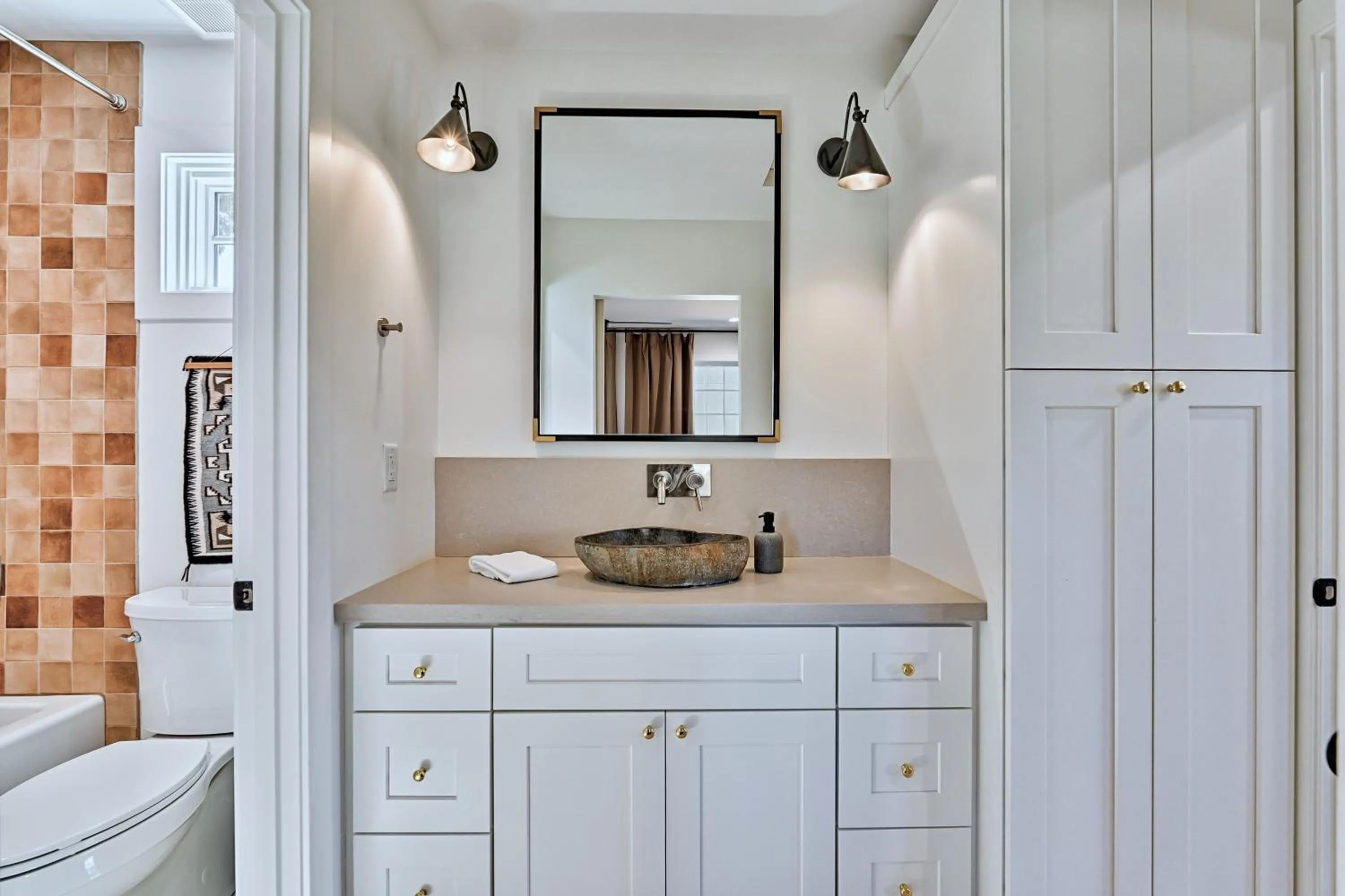 Bathroom in Inn History Grand Canyon Cabin