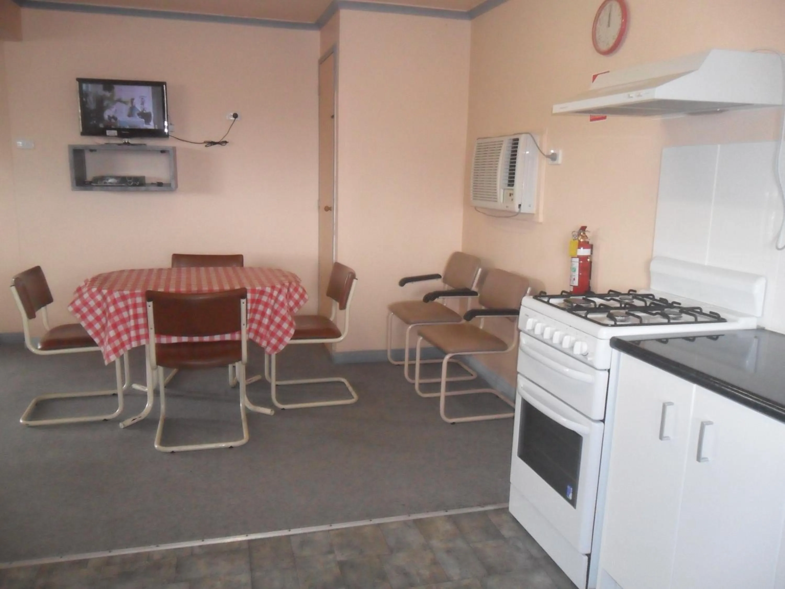 Kitchen or kitchenette in Motel Dimboola
