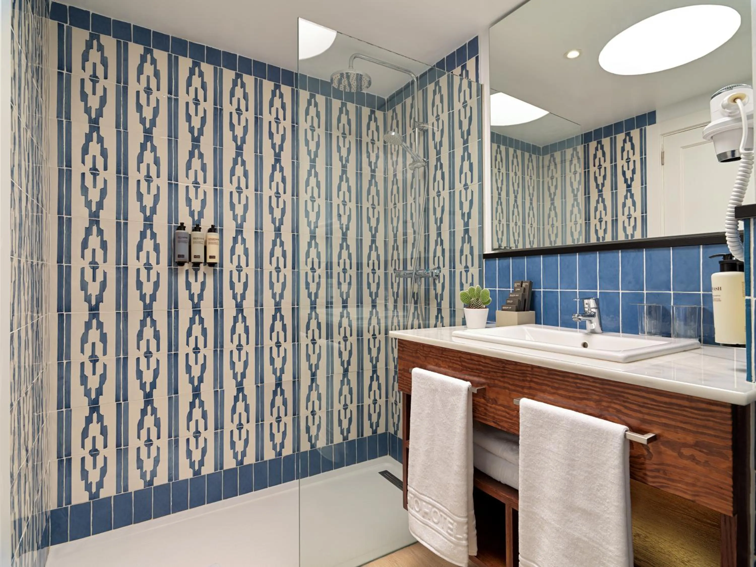 Bathroom in H10 Suites Lanzarote Gardens