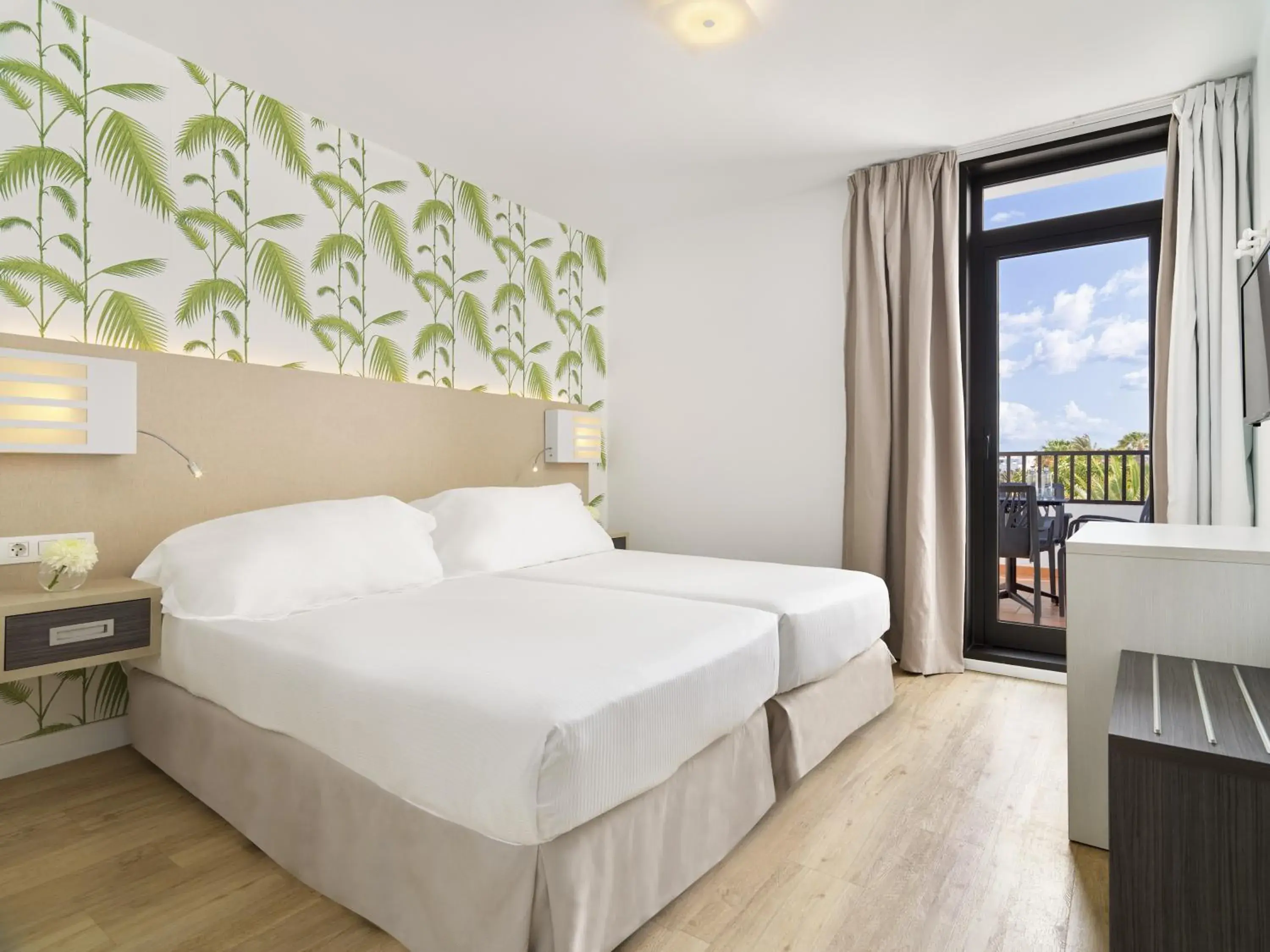 Bed in H10 Suites Lanzarote Gardens Bed in H10 Suites Lanzarote Gardens