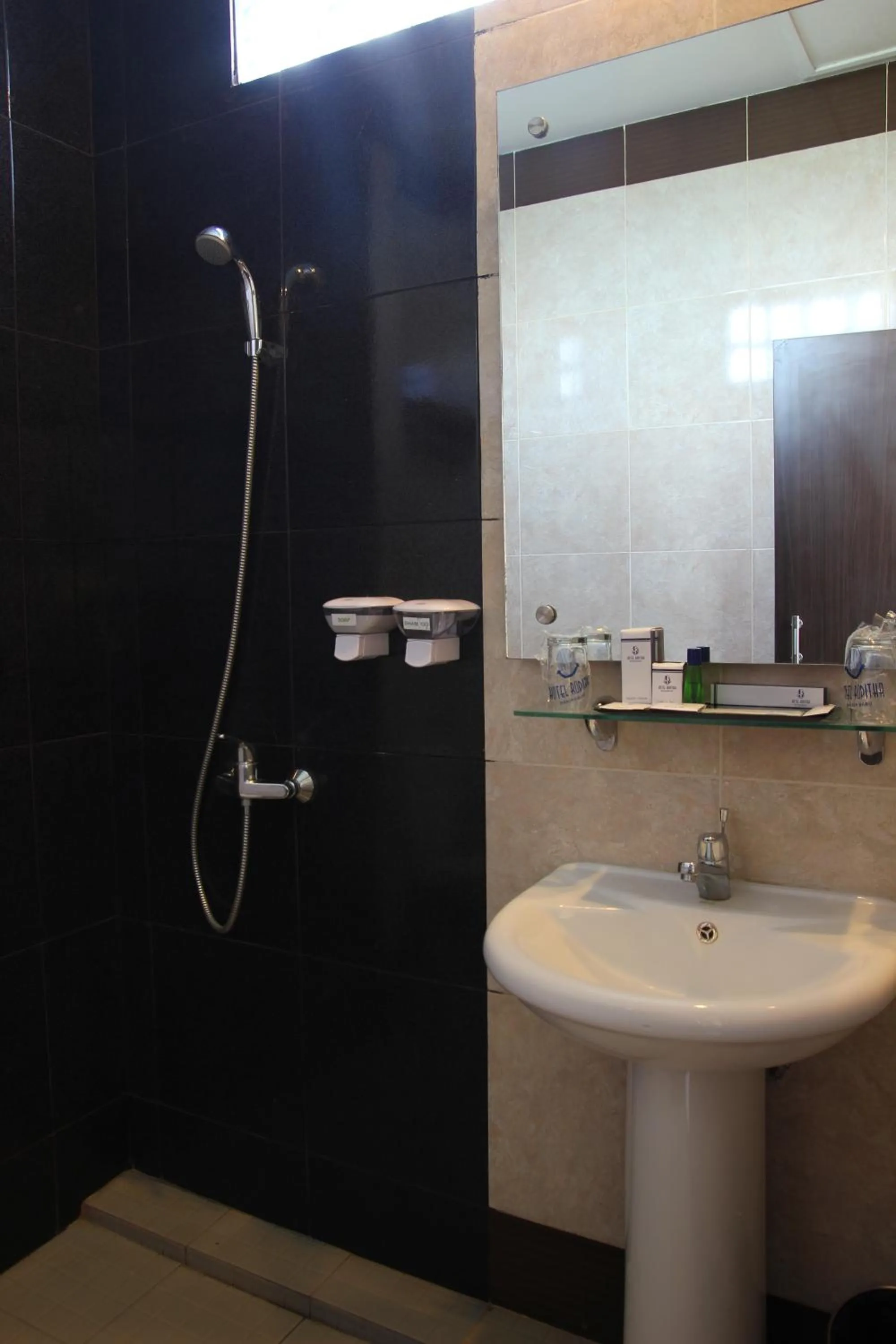 Shower in Hotel Roditha Banjarbaru
