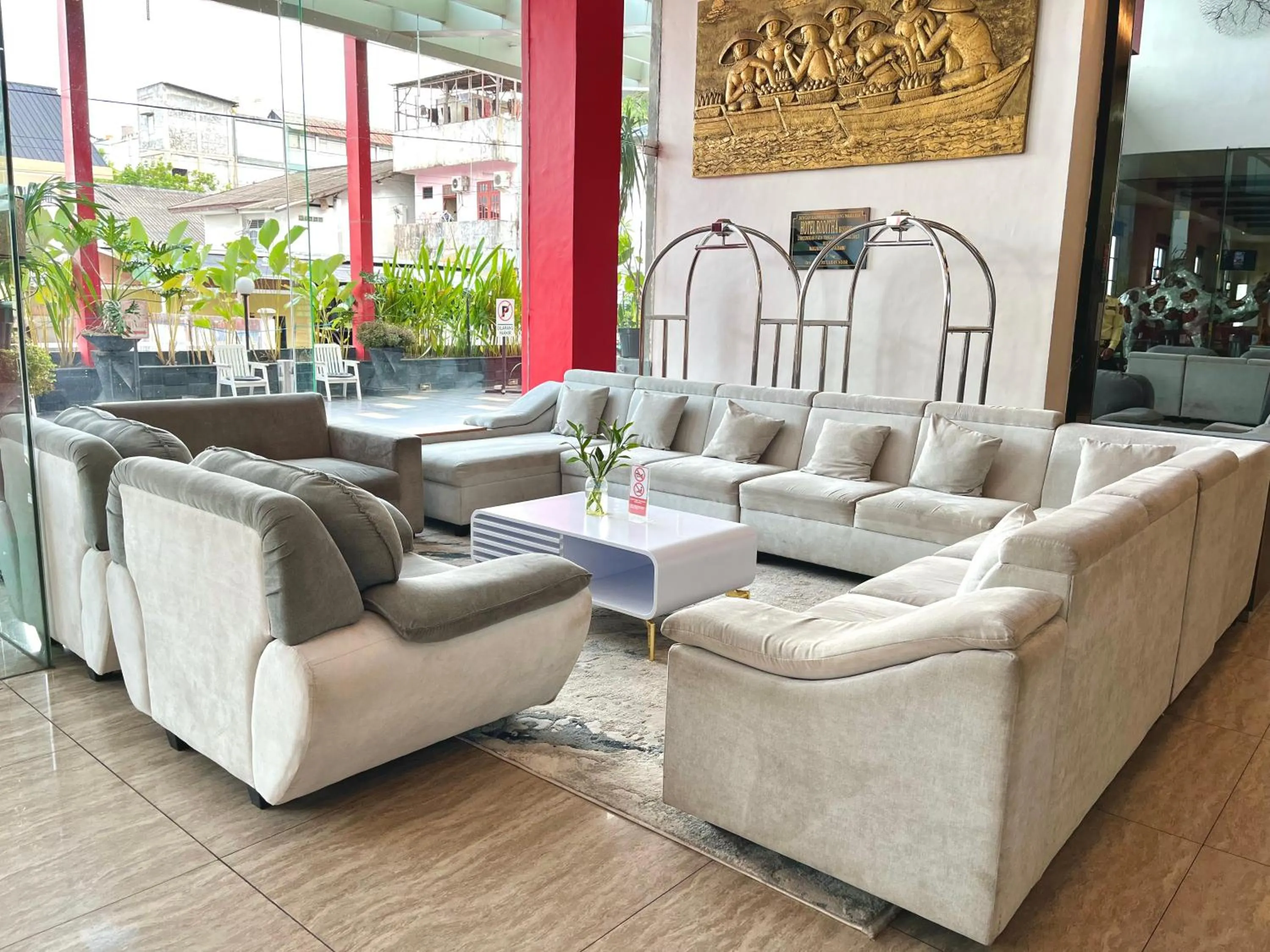 Seating area in Hotel Roditha Banjarbaru