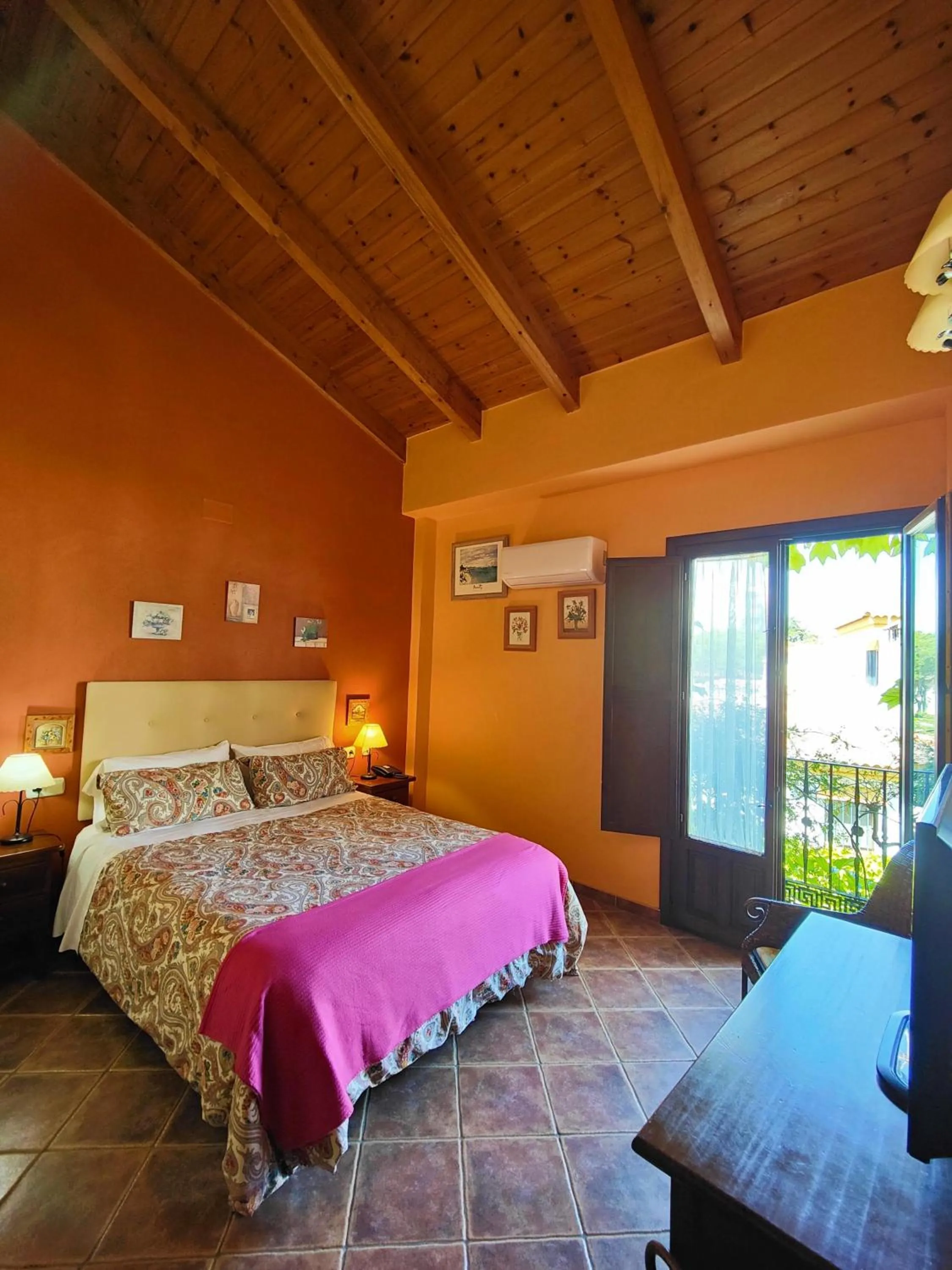 Photo of the whole room, Bed in Hotel Doñana Blues