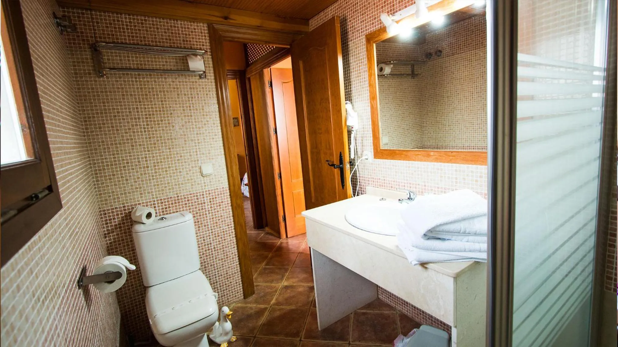 Bathroom, Bed in Hotel Doñana Blues