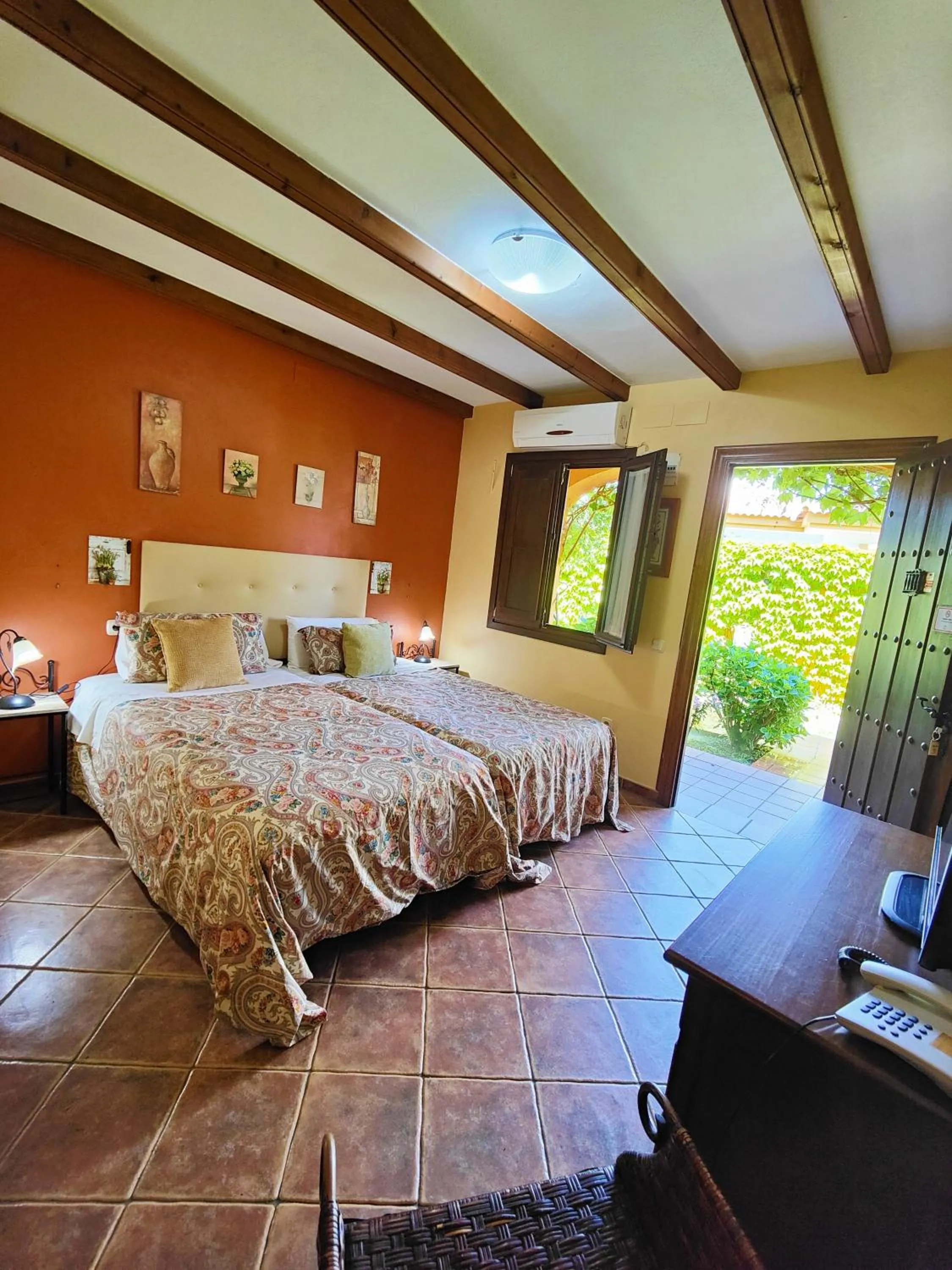 Photo of the whole room, Bed in Hotel Doñana Blues