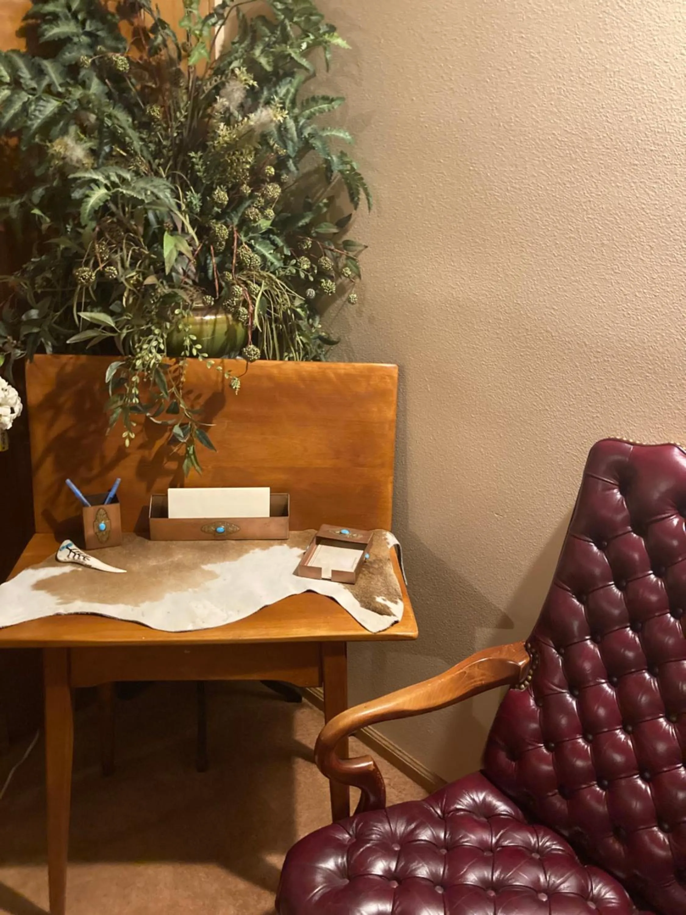 Yellowstone Cattle Baron EnSuite, Private Entrance & Parking - Prairie Rose B&B
