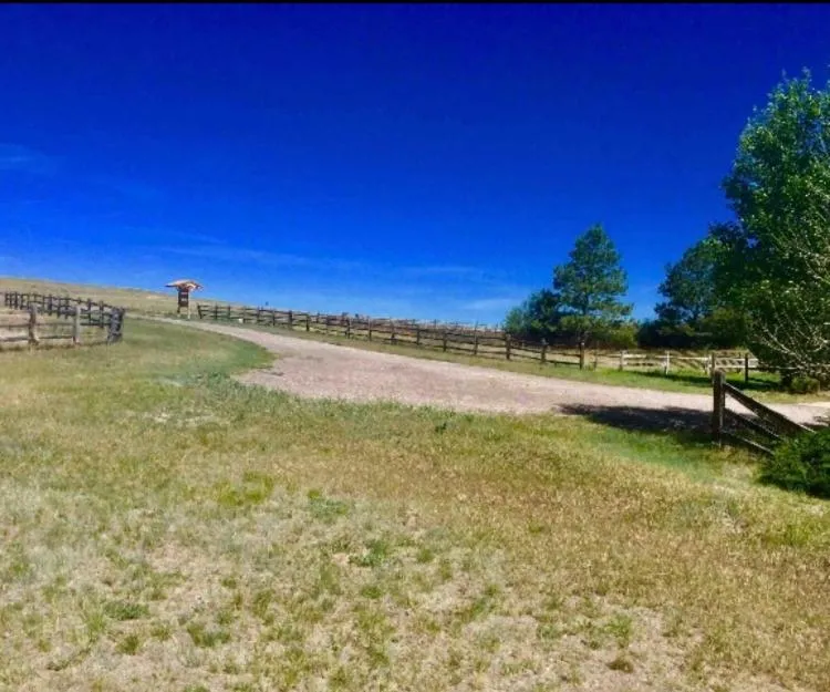 Yellowstone Cattle Baron EnSuite, Private Entrance & Parking - Prairie Rose B&B