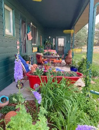 Yellowstone Cattle Baron EnSuite, Private Entrance & Parking - Prairie Rose B&B