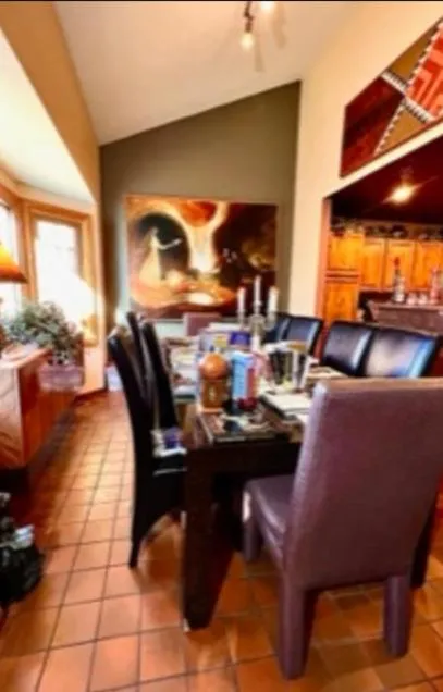 Dining area in Yellowstone Cattle Baron EnSuite, Private Entrance & Parking - Prairie Rose B&B