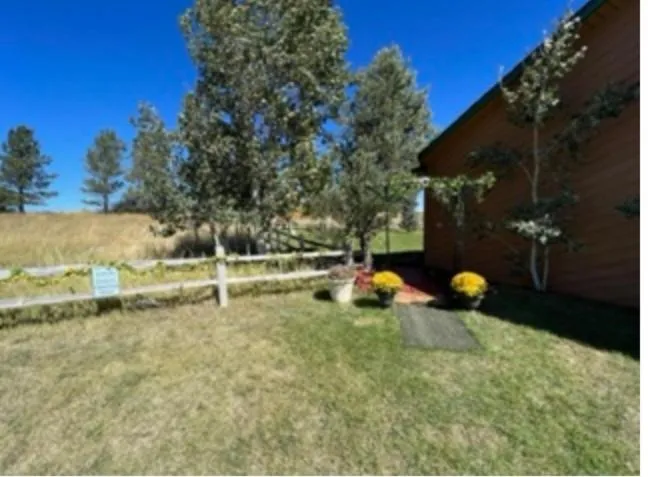 Yellowstone Cattle Baron EnSuite, Private Entrance & Parking - Prairie Rose B&B