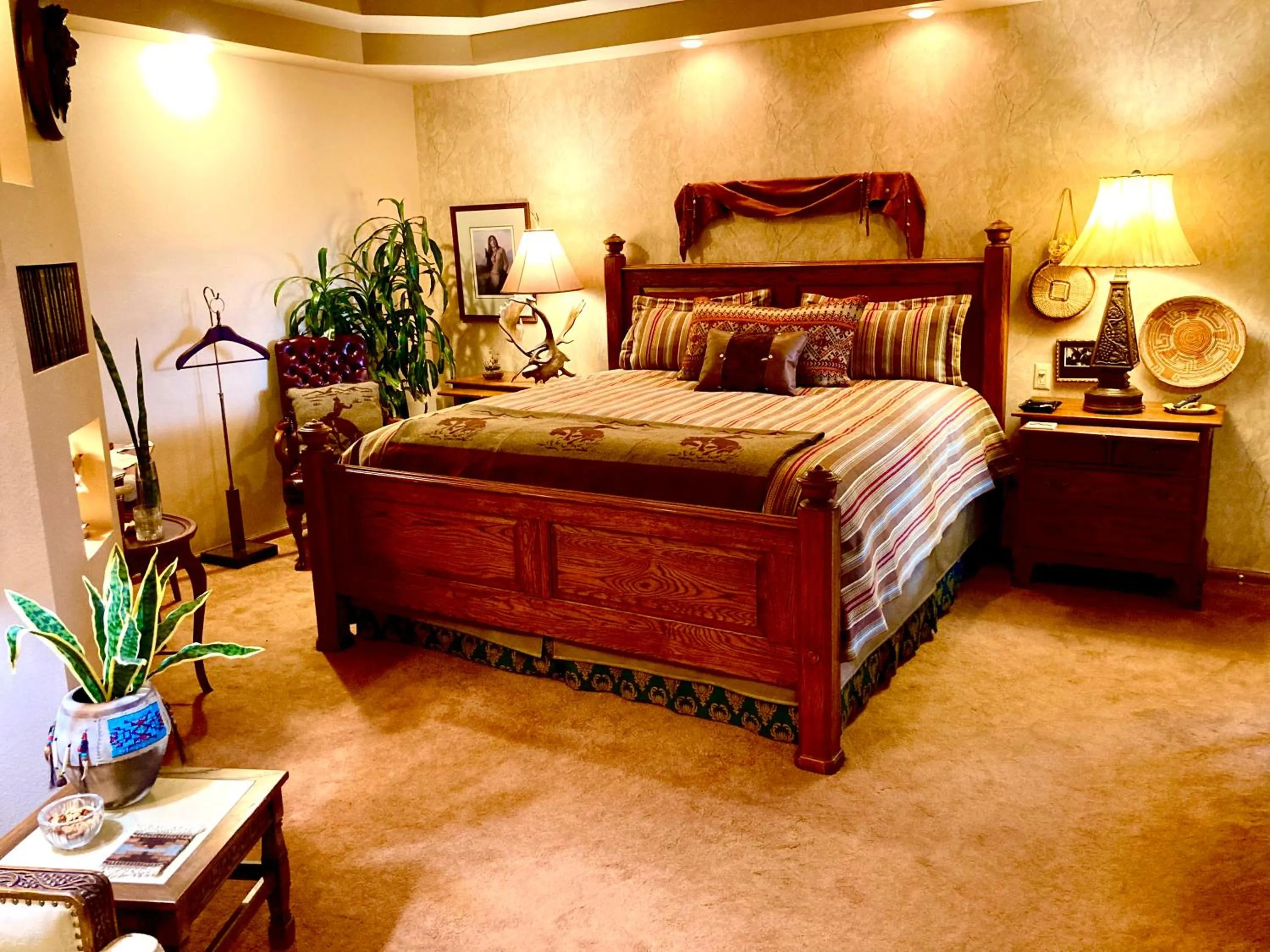 Bed in Yellowstone Cattle Baron EnSuite, Private Entrance & Parking - Prairie Rose B&B