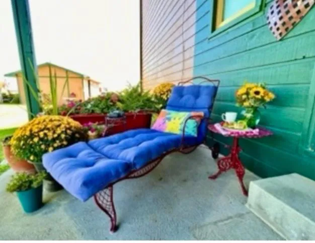 Yellowstone Cattle Baron EnSuite, Private Entrance & Parking - Prairie Rose B&B