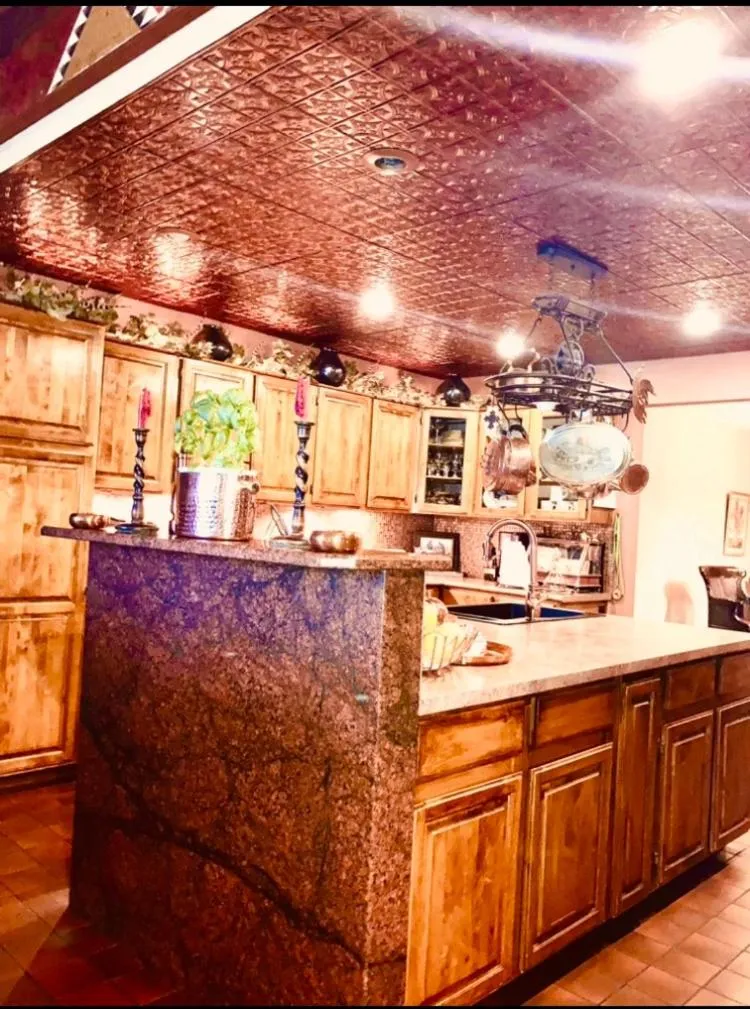 Yellowstone Cattle Baron EnSuite, Private Entrance & Parking - Prairie Rose B&B