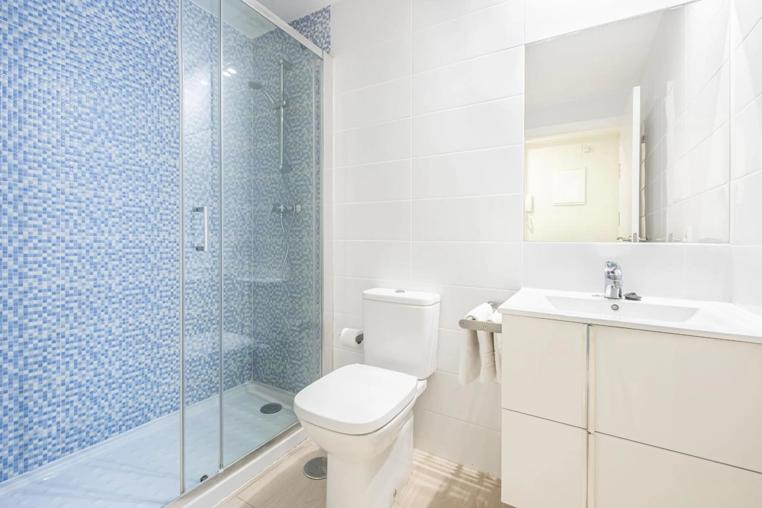 Shower in Apartamentos La Rosita Old Town