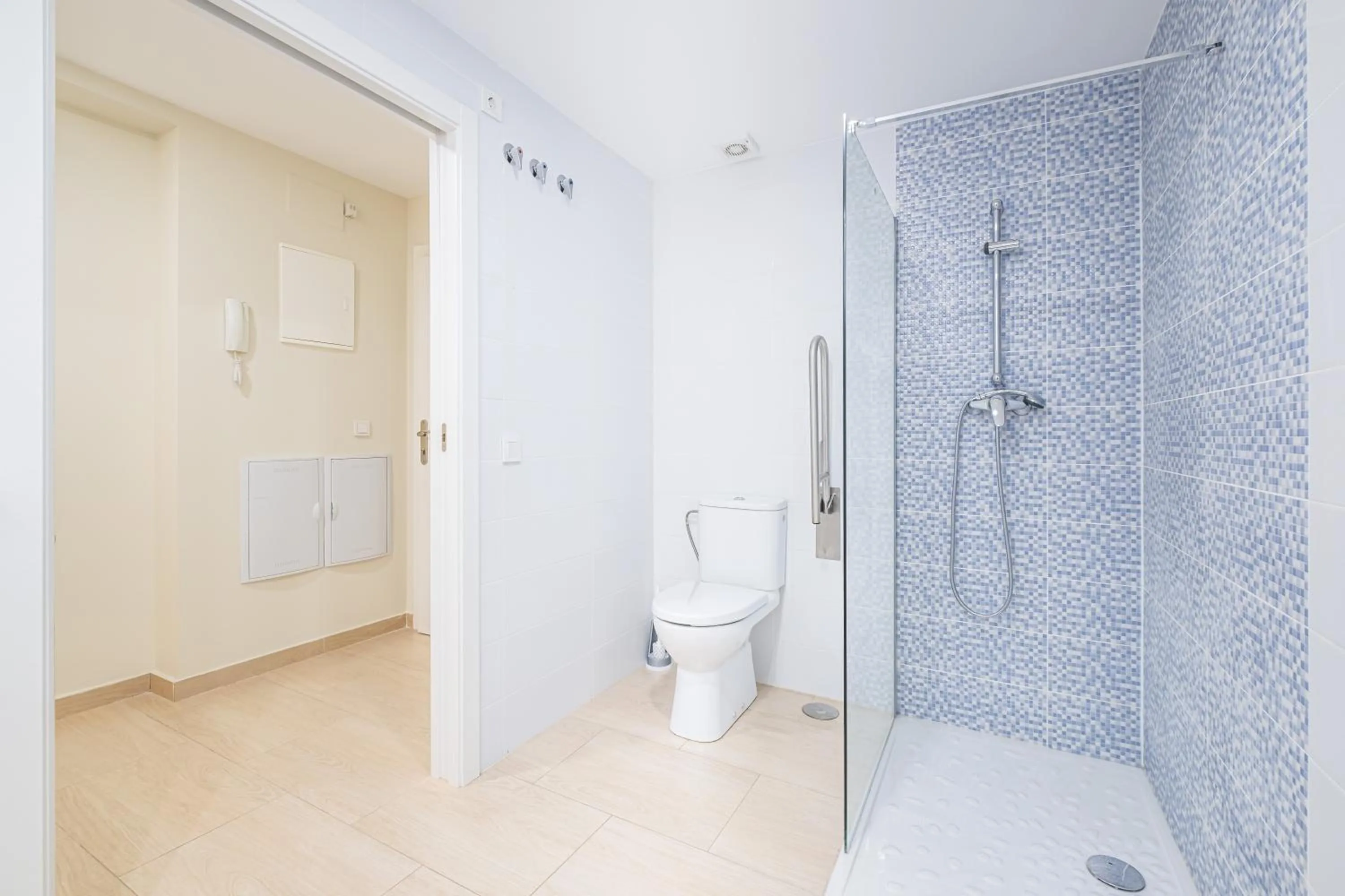 Shower in Apartamentos La Rosita Old Town