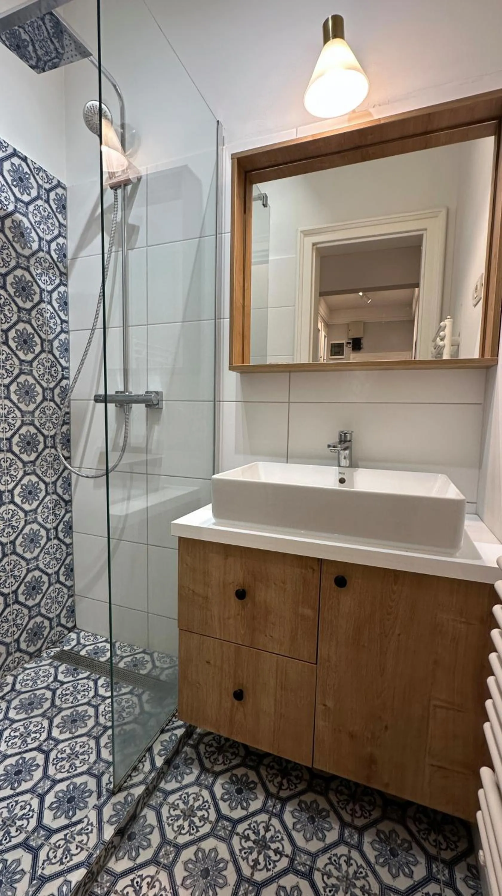 Shower in Carol Residence - ultra central - powered by NEO