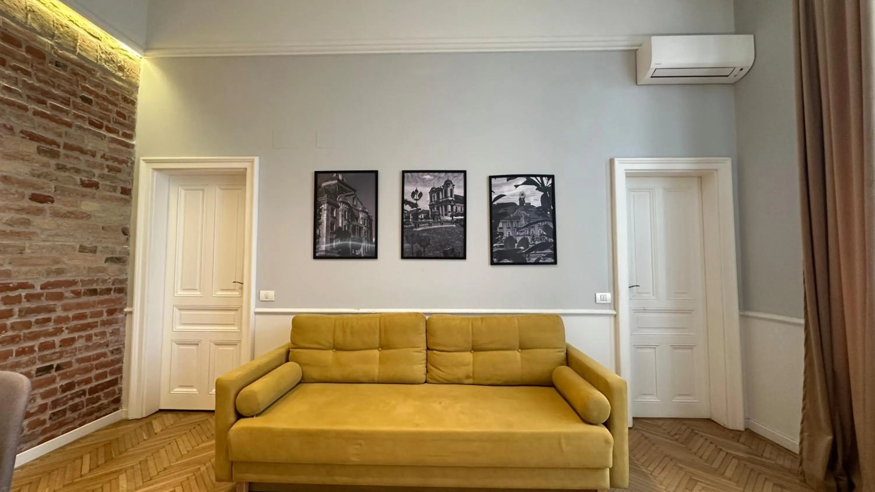 Living room in Carol Residence - ultra central - powered by NEO