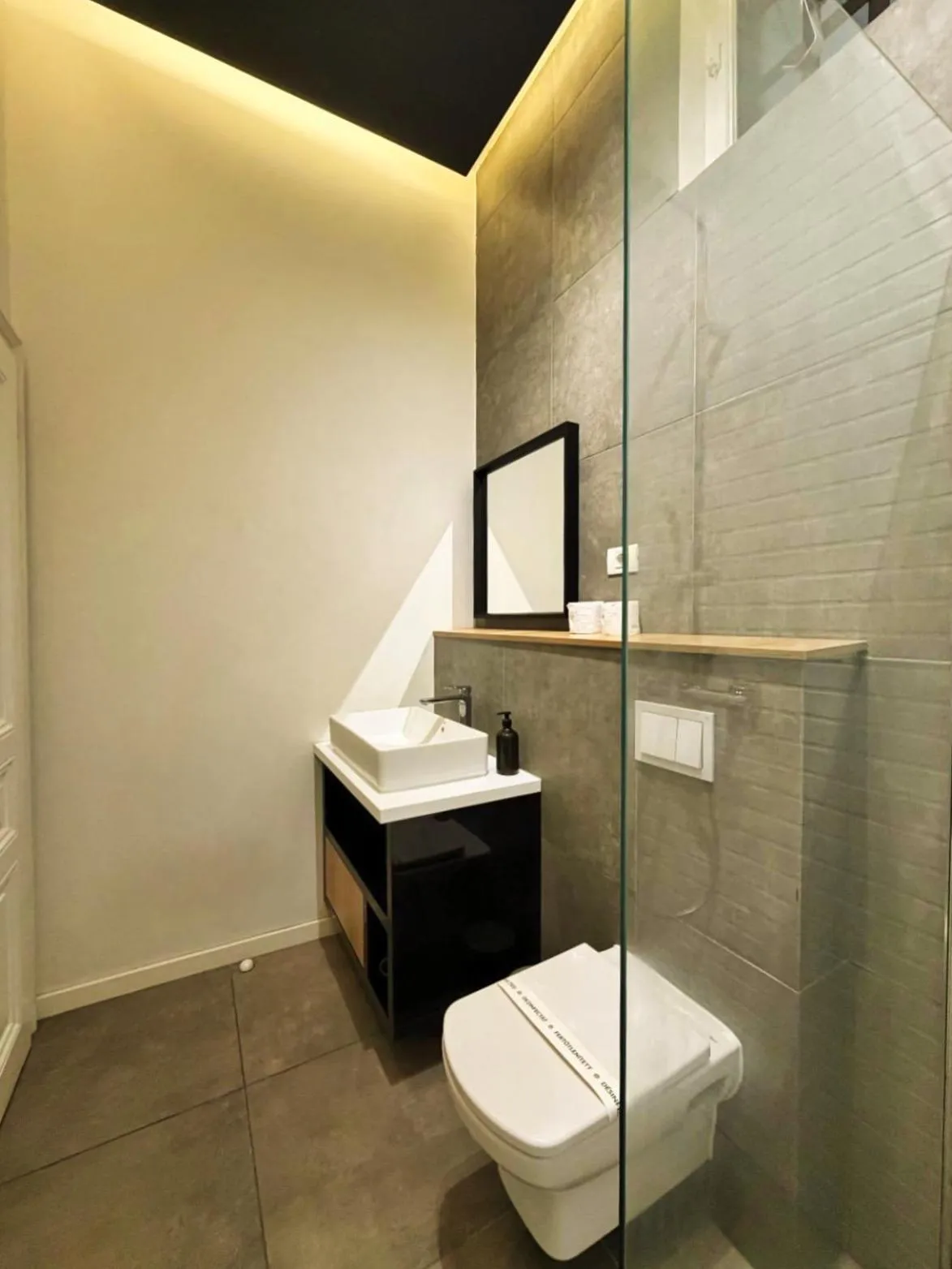 Toilet in Carol Residence - ultra central - powered by NEO
