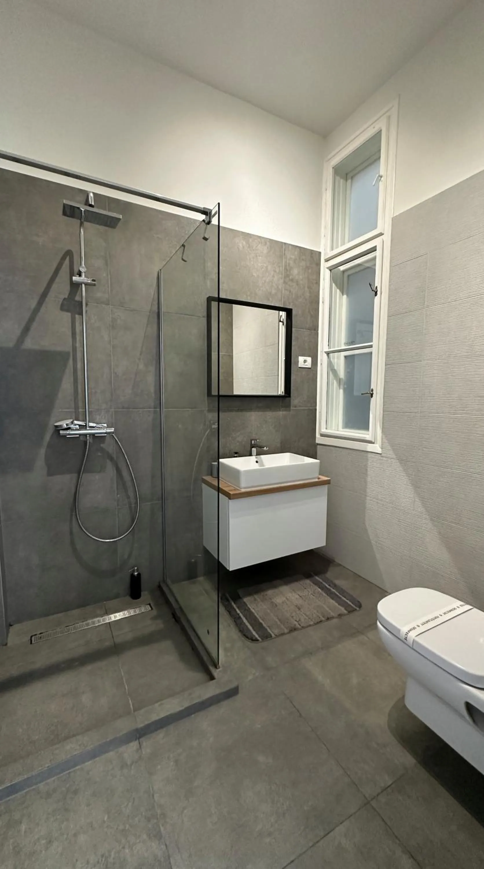 Shower in Carol Residence - ultra central - powered by NEO
