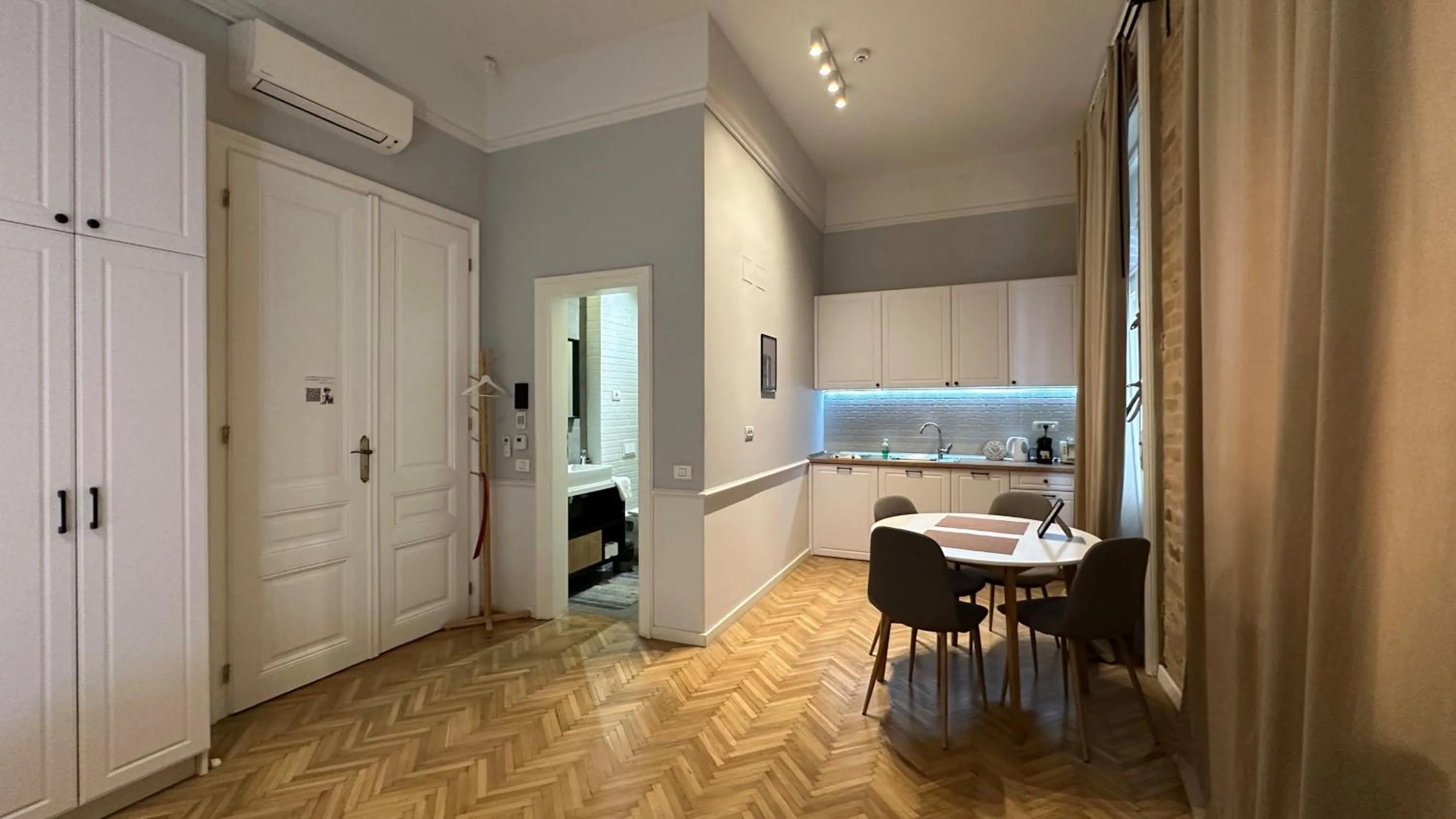 Seating area in Carol Residence - ultra central - powered by NEO