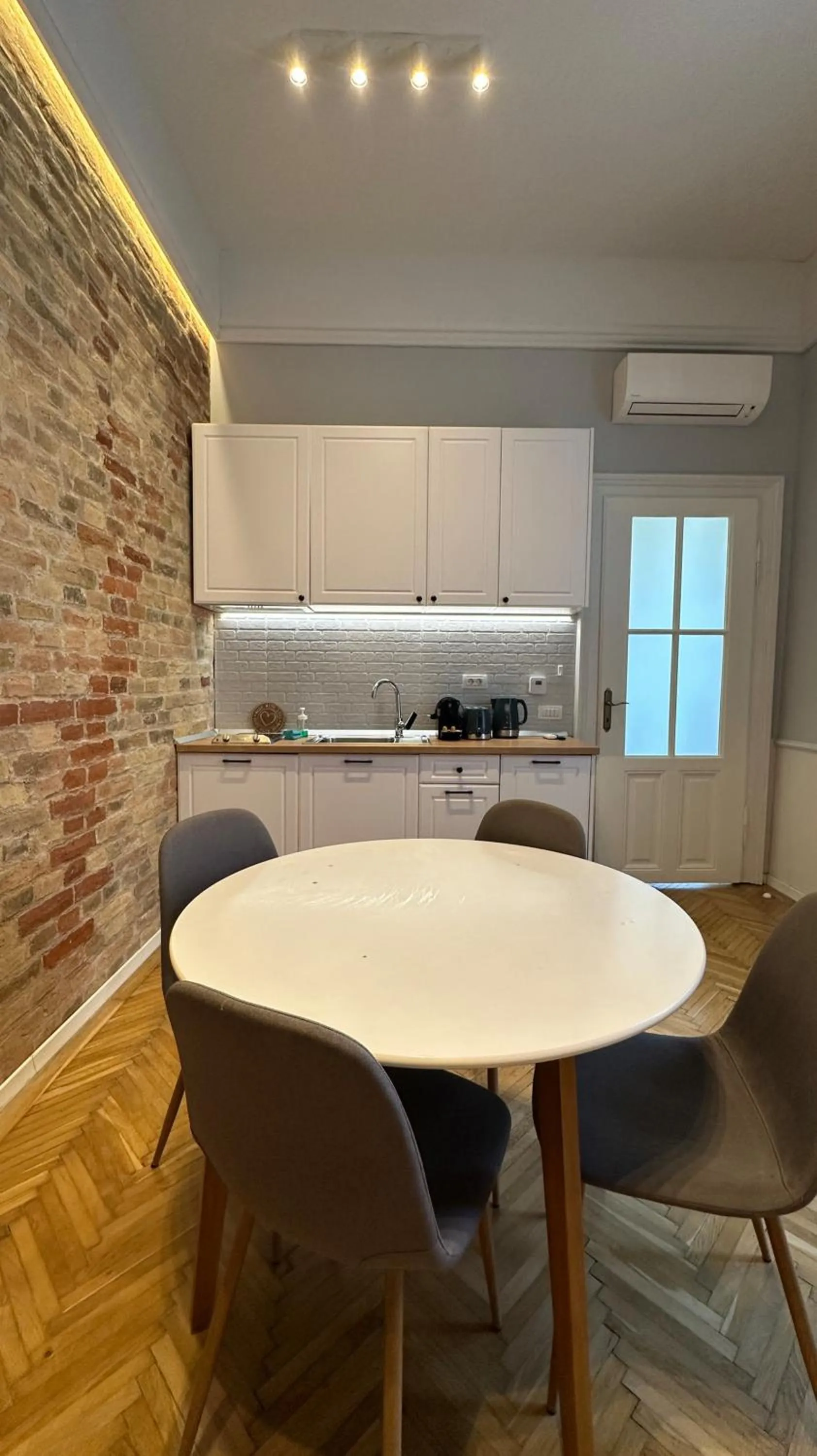 Kitchen or kitchenette in Carol Residence - ultra central - powered by NEO