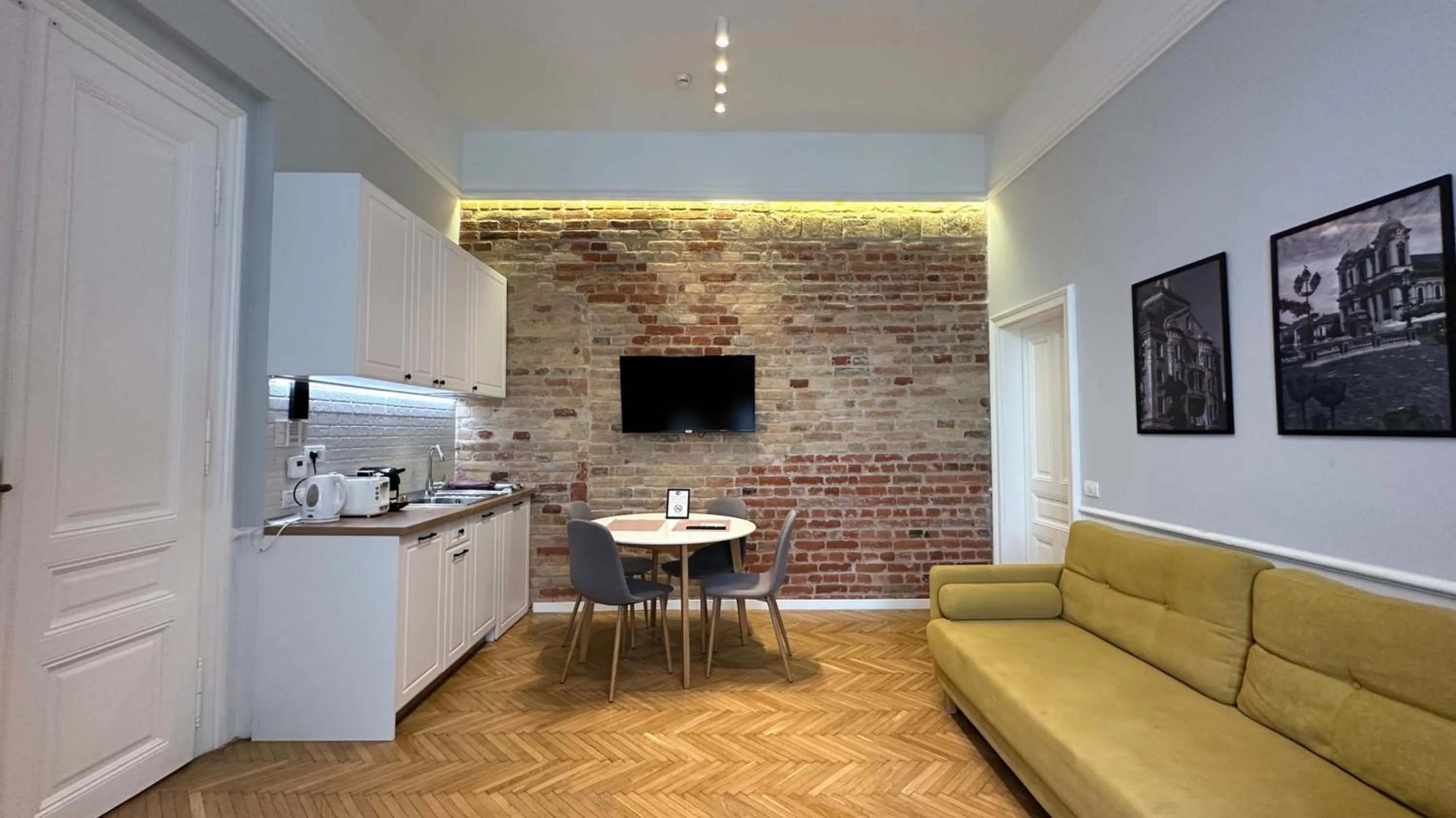 TV and multimedia in Carol Residence - ultra central - powered by NEO