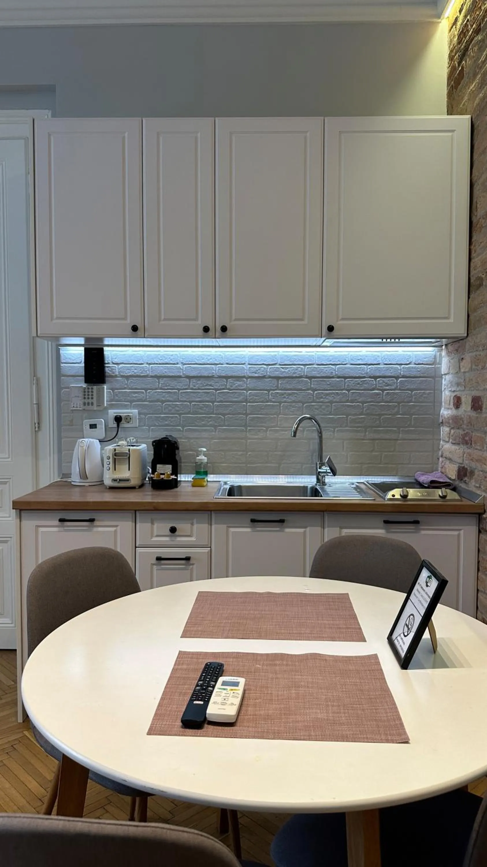 Kitchen or kitchenette in Carol Residence - ultra central - powered by NEO